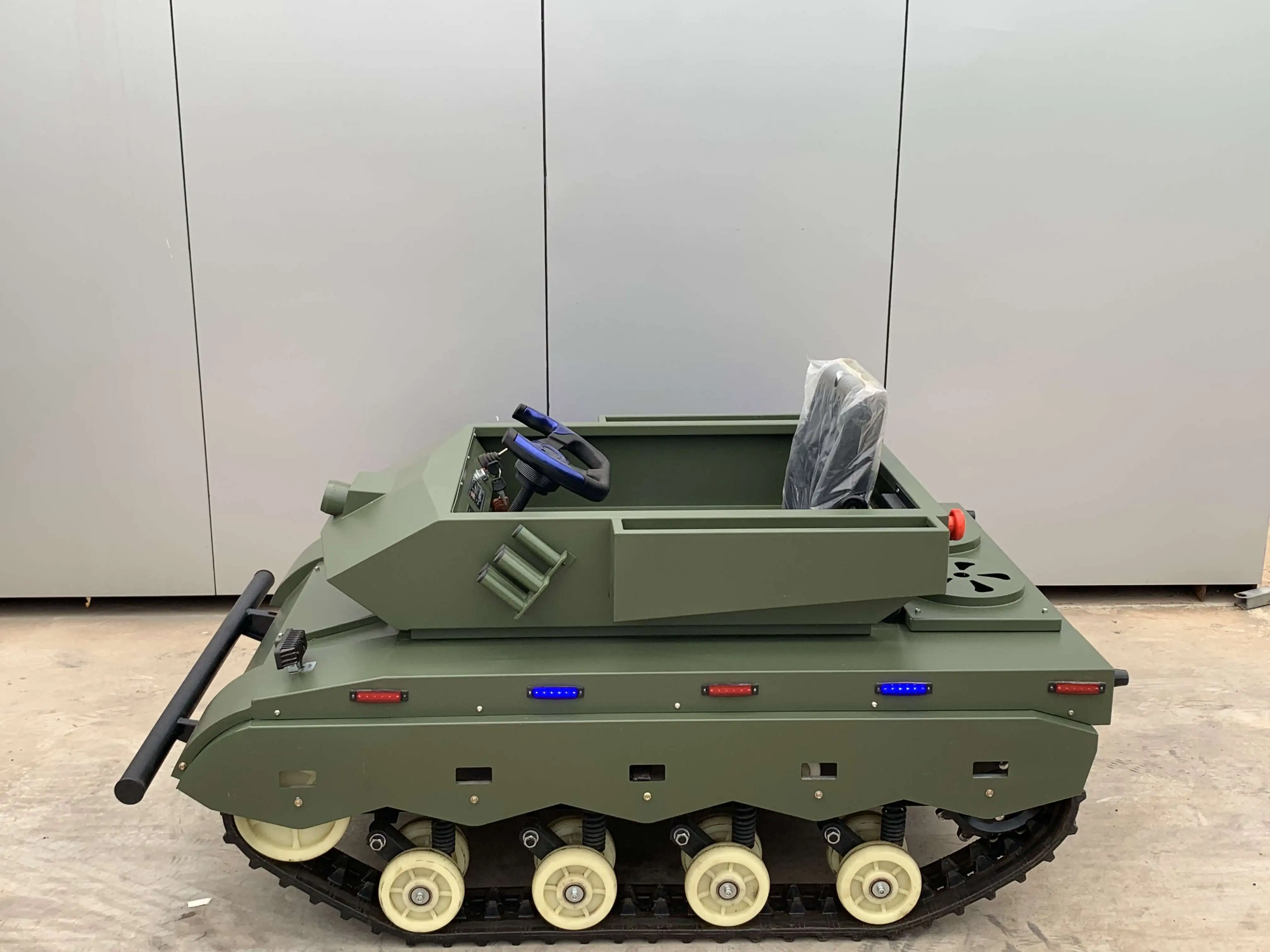 All-Terrain two 800W Motor Drive ATV Track Chassis Single or Double Ride for Snowmobile Entertainment Realizes Turnround