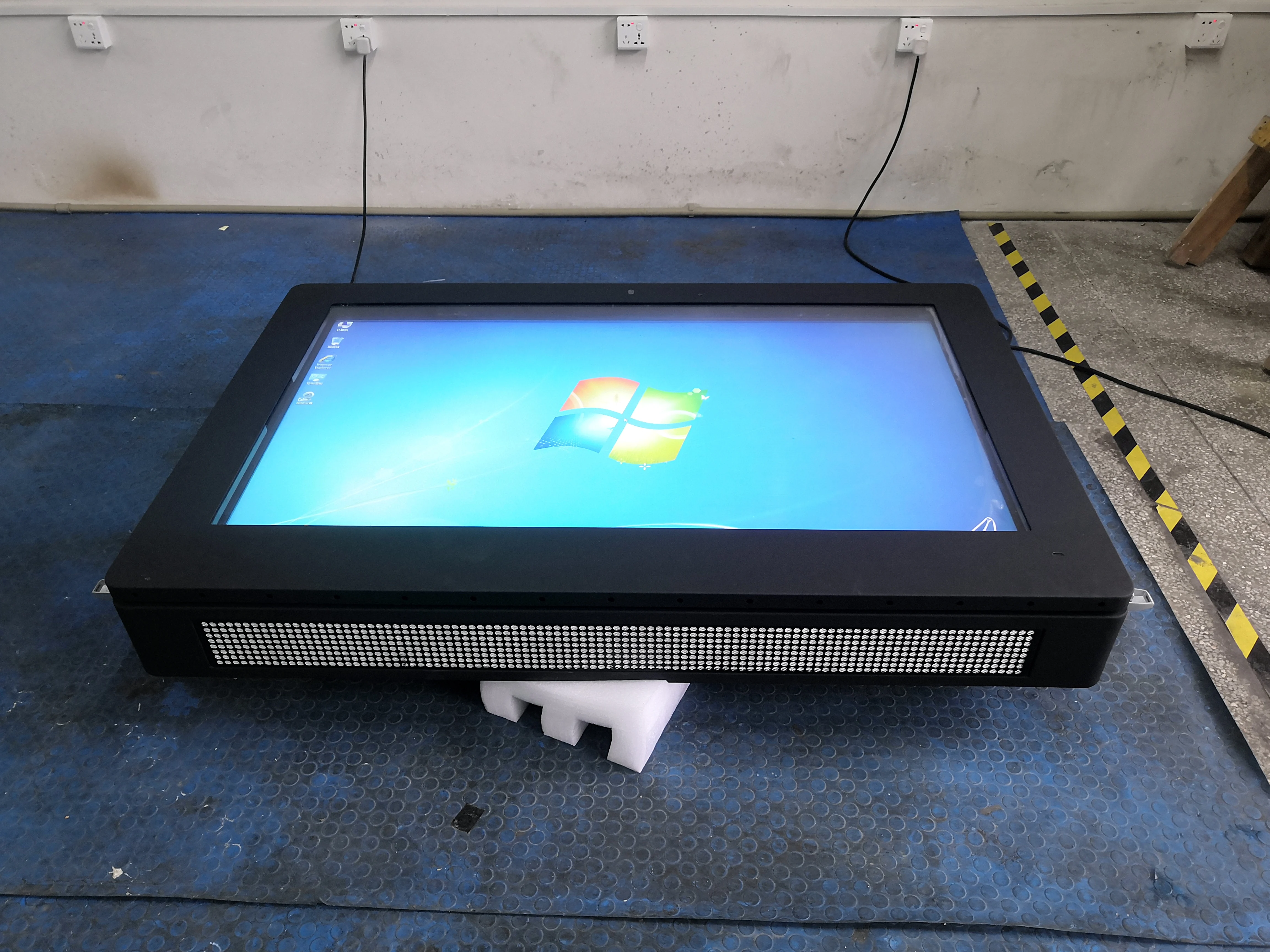 27 дюймов рекламируя рюкзак афиша наружный электричесуий человека Гуляя Android цифровой ЖК-экран высокого