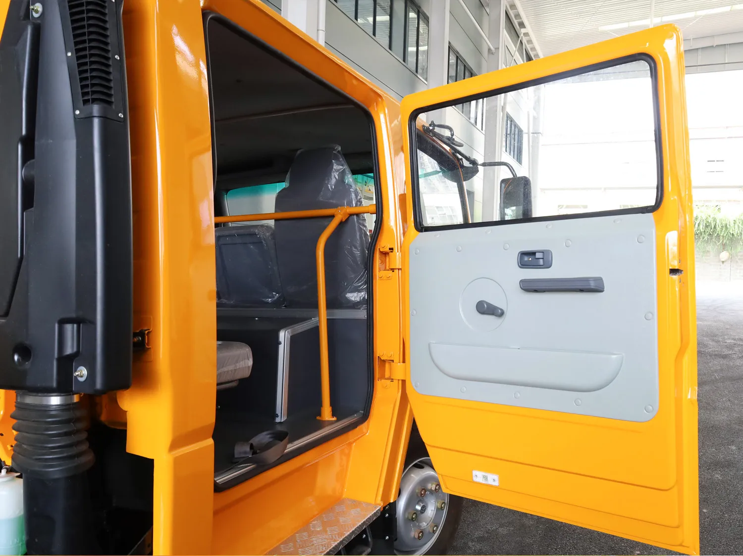 Грузовой фургон Isuzu шасси с двойной кабиной шириной 4 тонны новый Подержанный 2024 запасные части для эльфа