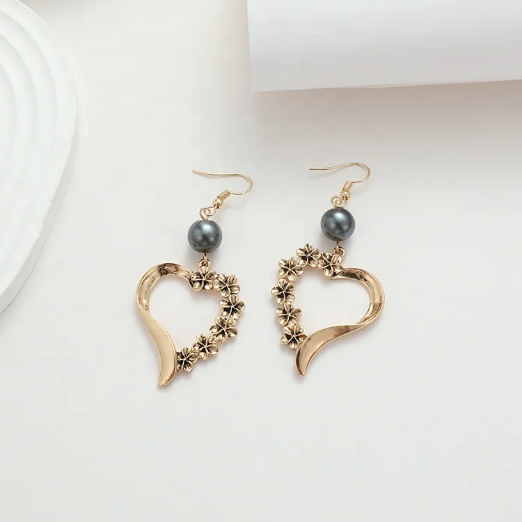 Alloy Pearl Golden Heart-shaped Woman Necklace Set Jewelry Hawaii Earring Necklace