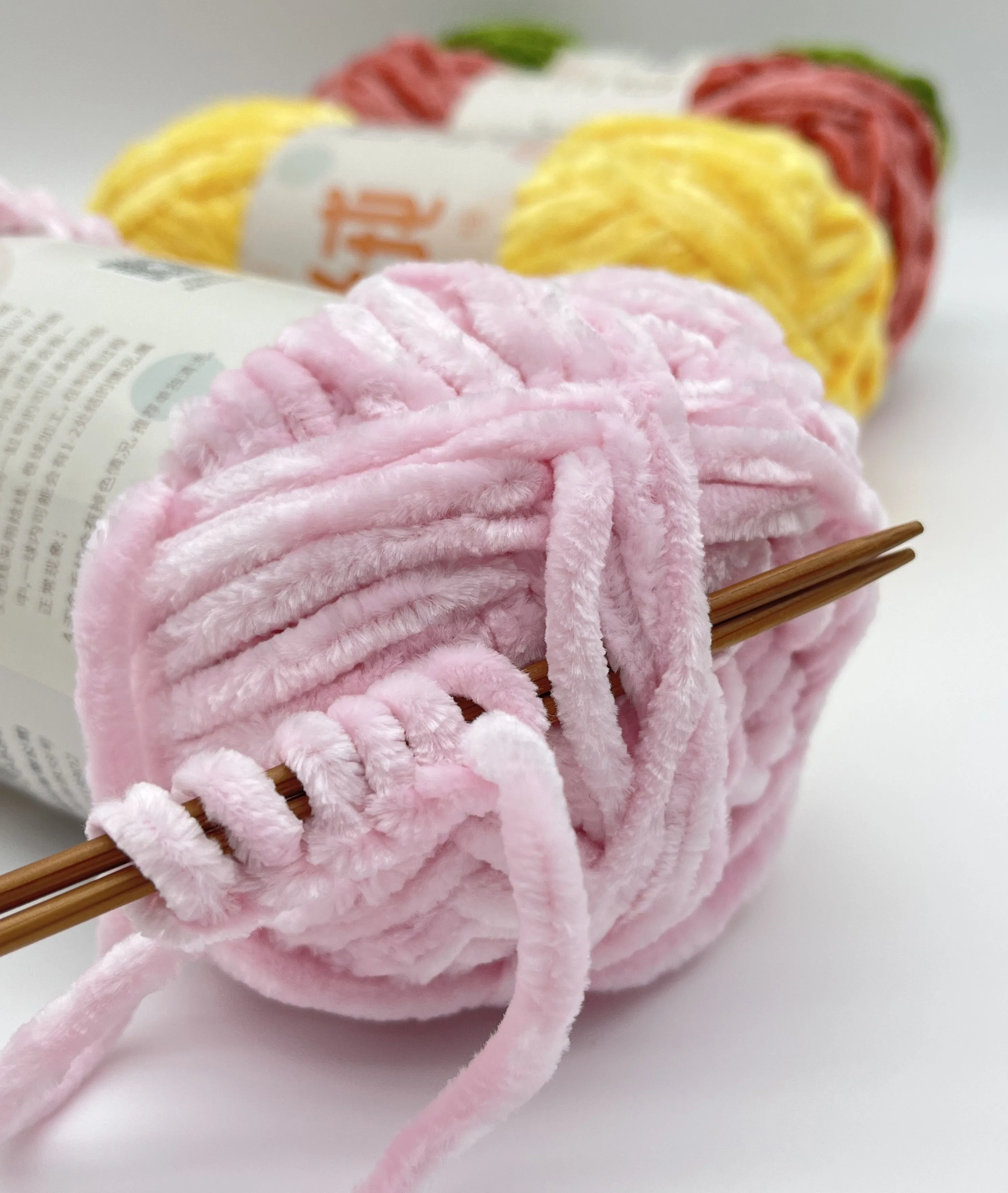 Wholesale Prices Baby Blanket Chenille Yarn 100% Polyester Jumbo Hand Knitted Good Chunky Knit Chenille Yarn Free Shipping Dyed