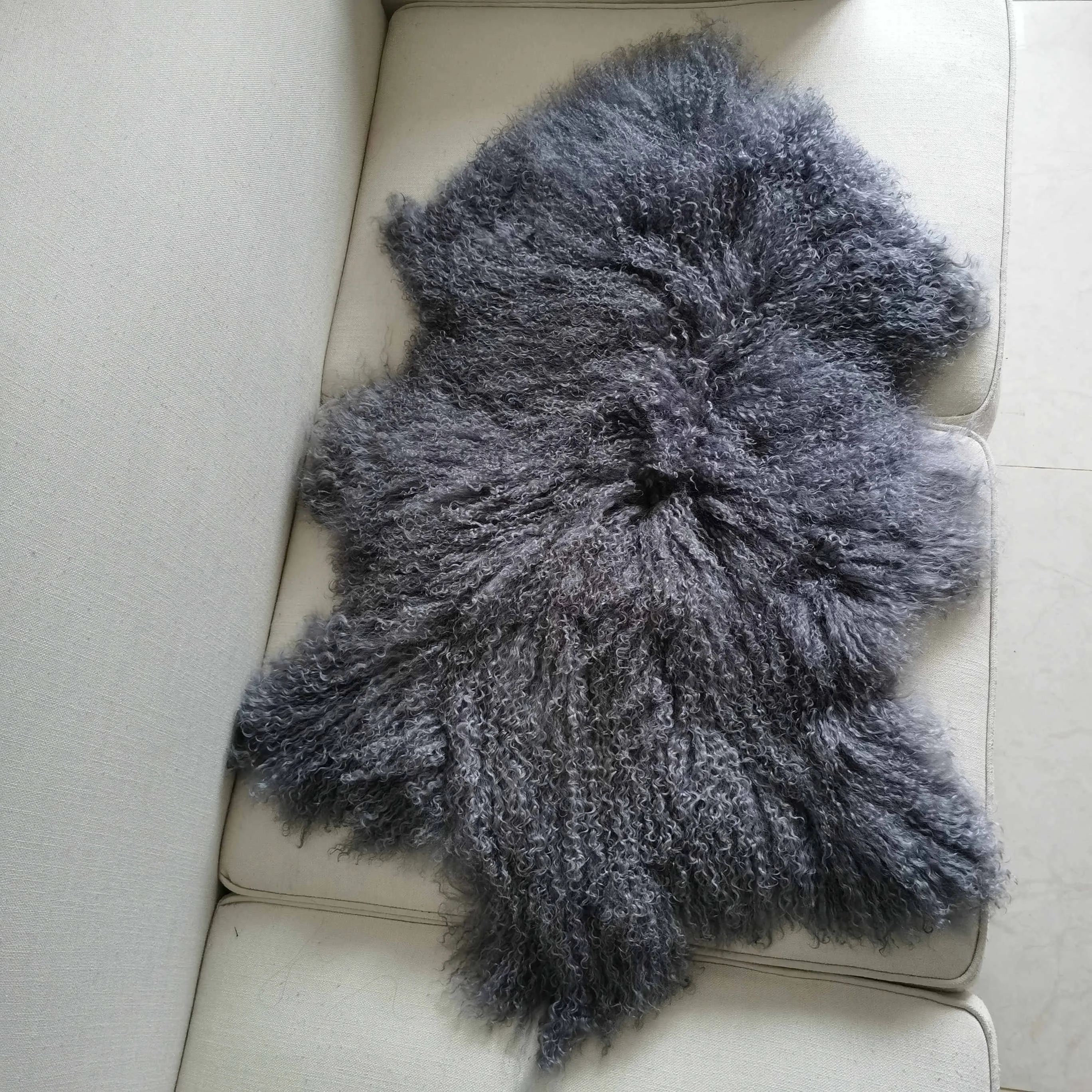 White Tibet Lamb Fur Carpet Mongolian Sheep Fur Blanket Long Curly Hair Sheepskin Home Floor Tibetan Lambskin Rug For Home Decor