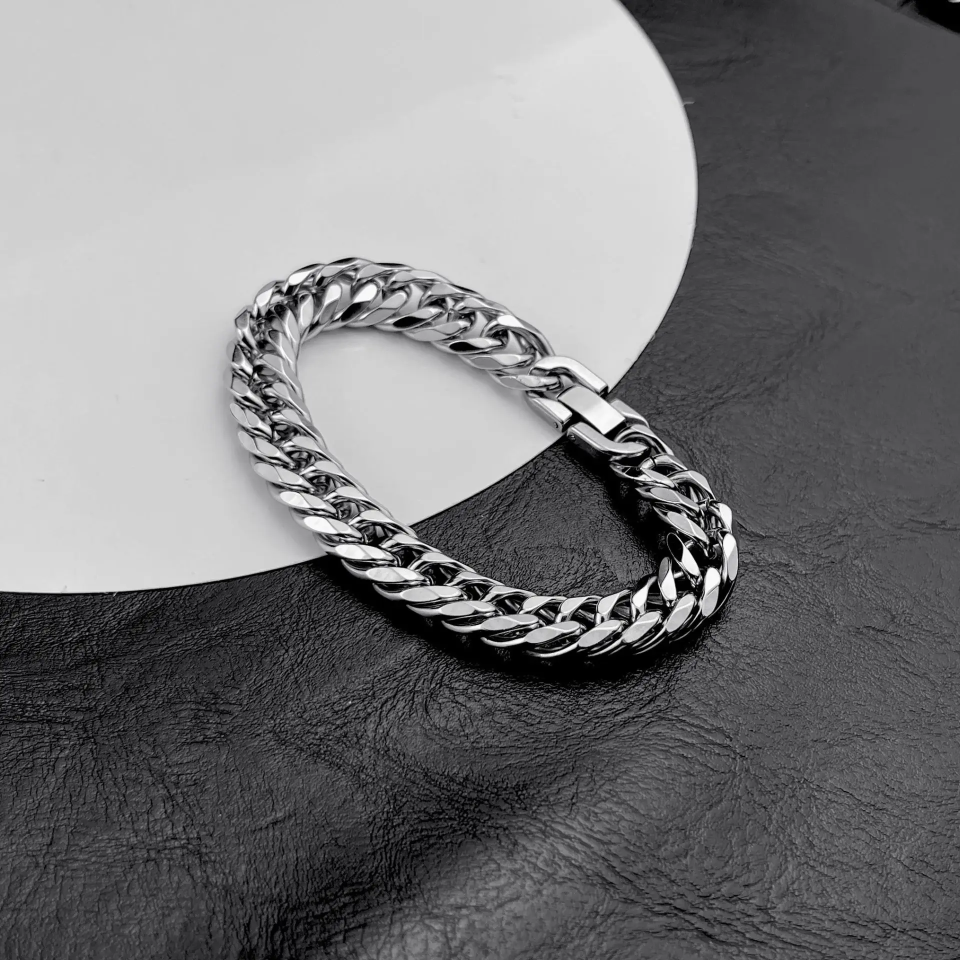 Stainless Steel Metal Chain Cuban Simple Chain Bracciale da uomo in acciaio inossidabile Hip Hop Metal Chain Polsino da polso