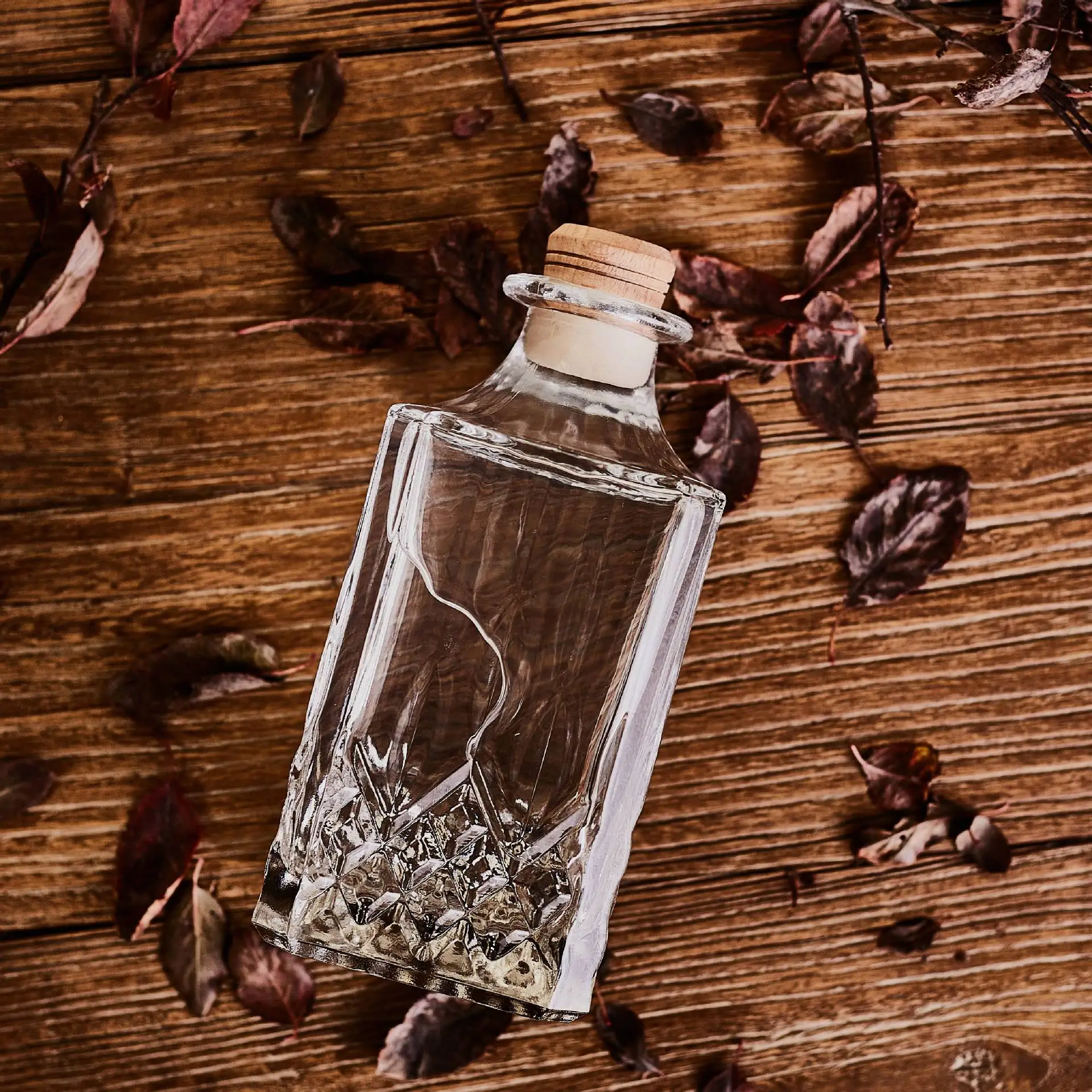 750 ml weight empty glass whisky wine bottle with glass stopper