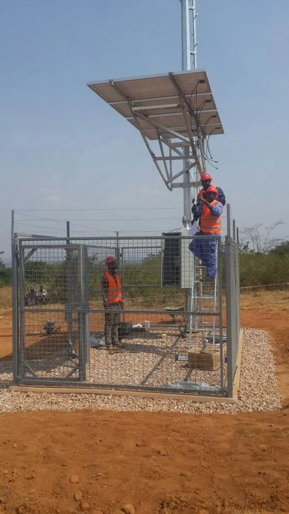 10 м шест с ограждением из проволочной сетки