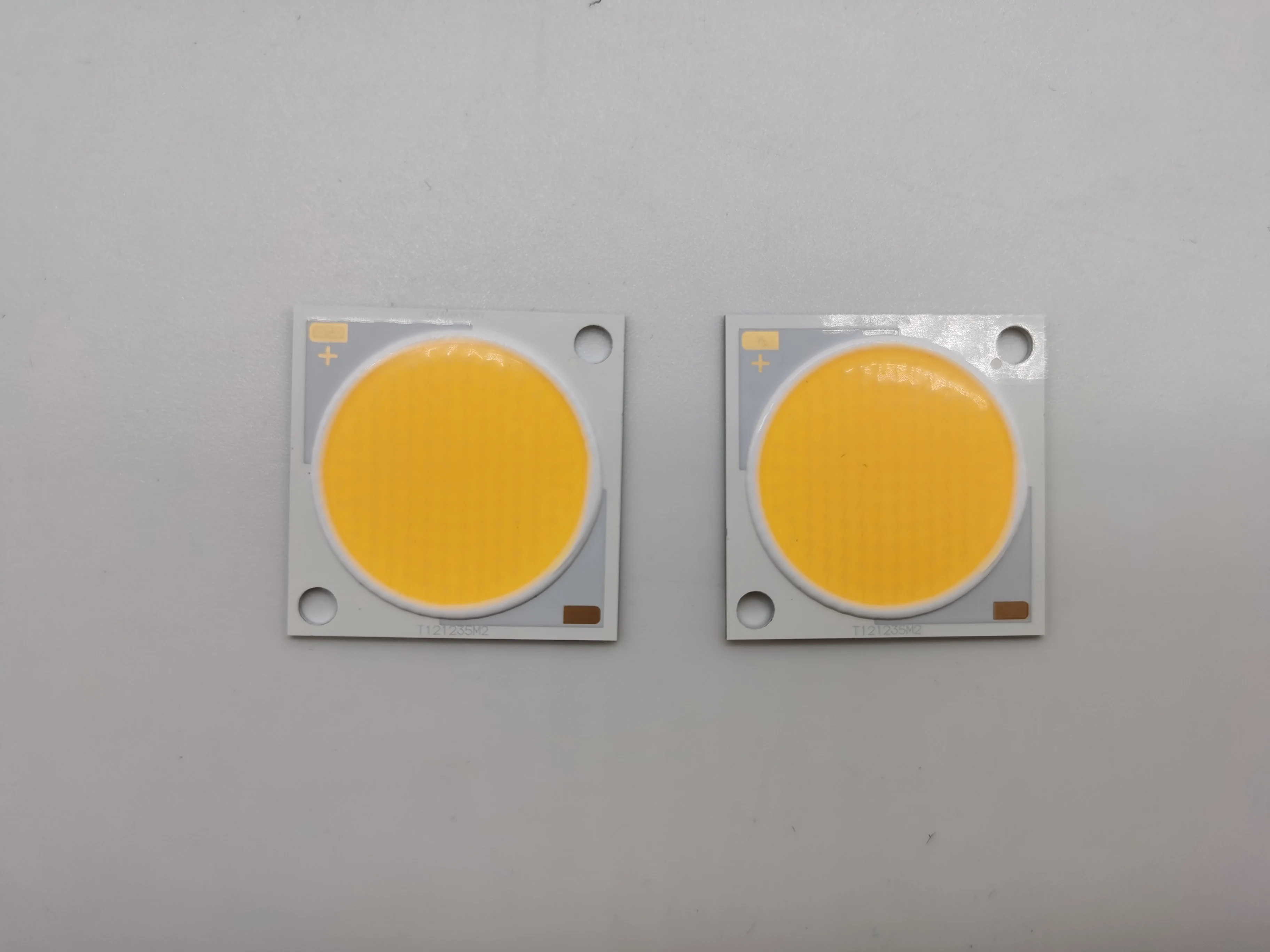 CLU048-1212C4-353M2M2-F1 CLU048 COB 28*28mm Big Power COB LED Chip Diode