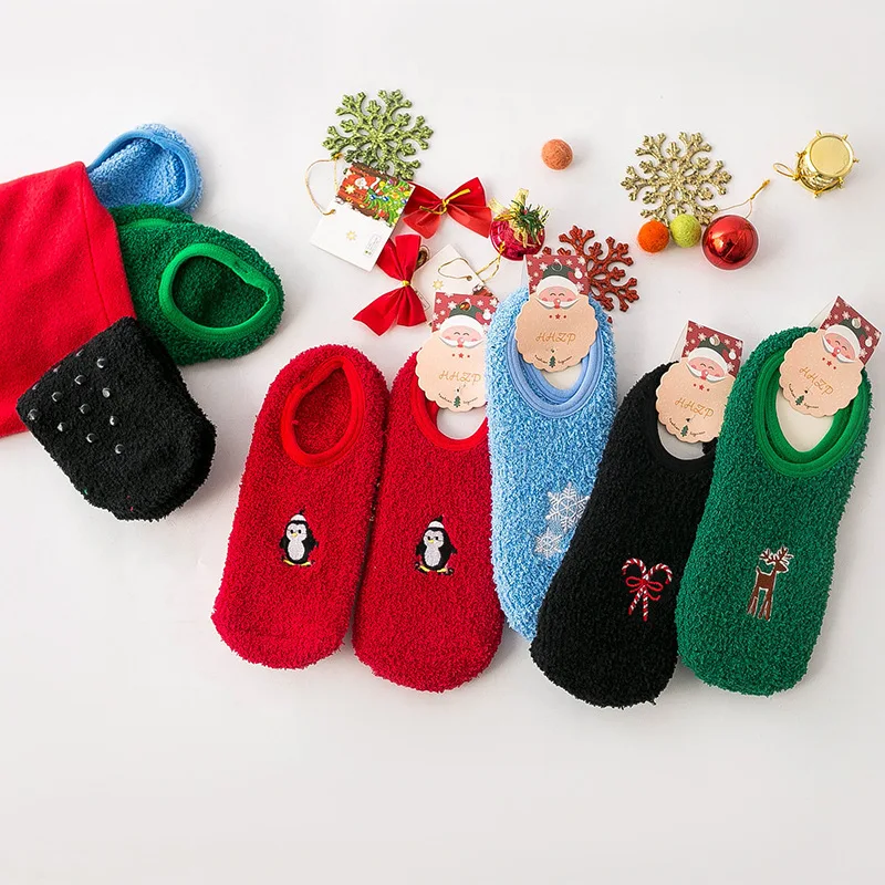 New Design Coral Fleece Fuzzy Christmas Pattern Indoor Slipper Socks Thick Warm Embroidery Logo Bed Socks For Winter
