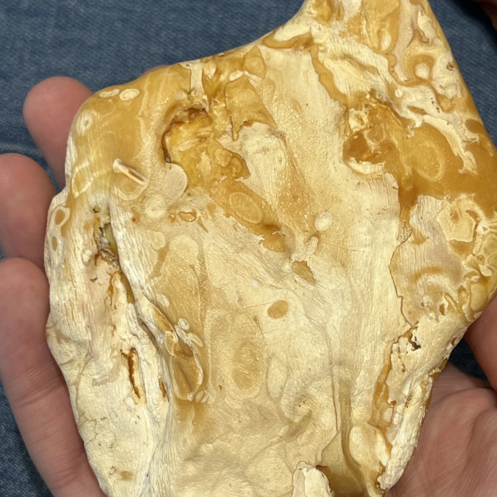 Factory Direct Selling Natural Amber Jewelry Baltic Sea Russian Amber Stone with Gold and White Alternatives High Quality