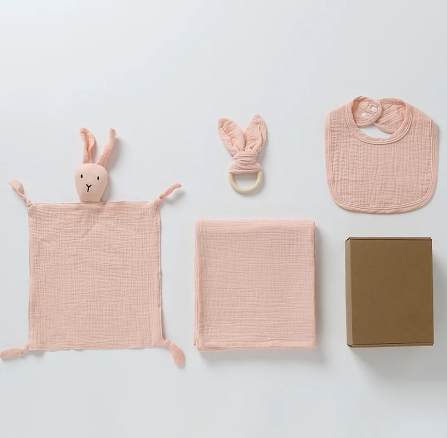 2023Cotton Infant Wrap Newborn Shower Gift Set Soft Bamboo Baby Muslin Swaddle Blanket Set Teething Baby Rattle Wood Comfort toy