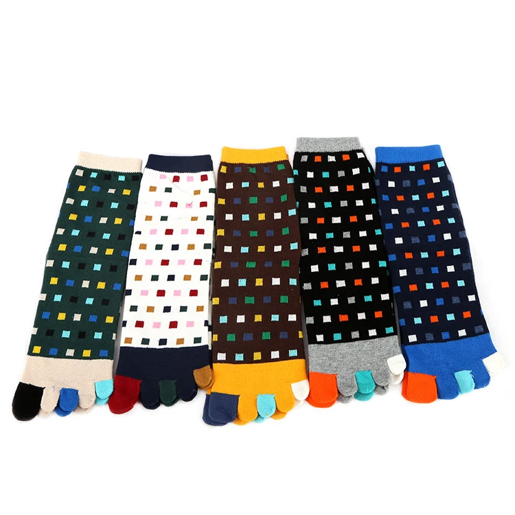 2024 high quality wholesale Sports Colorful thick Fashion Plaid Cotton Autumn Winter Rainbow Crew Anti Slip Men  five Toe Socks