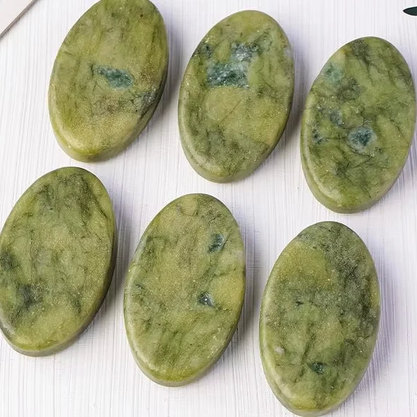 New Arrival Hot Sale Healing Stone Natural Crystal Green Jade Palm Stone Worry Stone Decorative Gift for Meditation