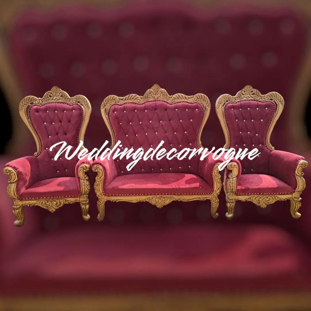 Customized Modern Antique Two-Seater Love Seat Sofa for Hotels Villas Designer Furniture for Weddings