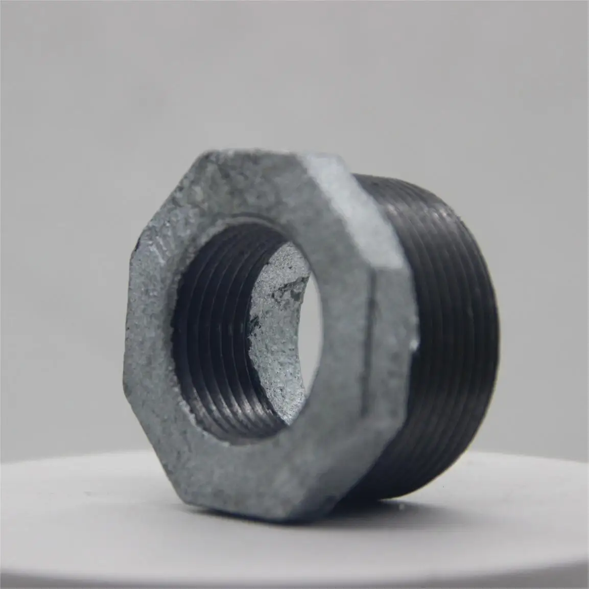 Galvanized female pipe reducer hex bushing bushing use for plumbing building malleable iron pipe fitting