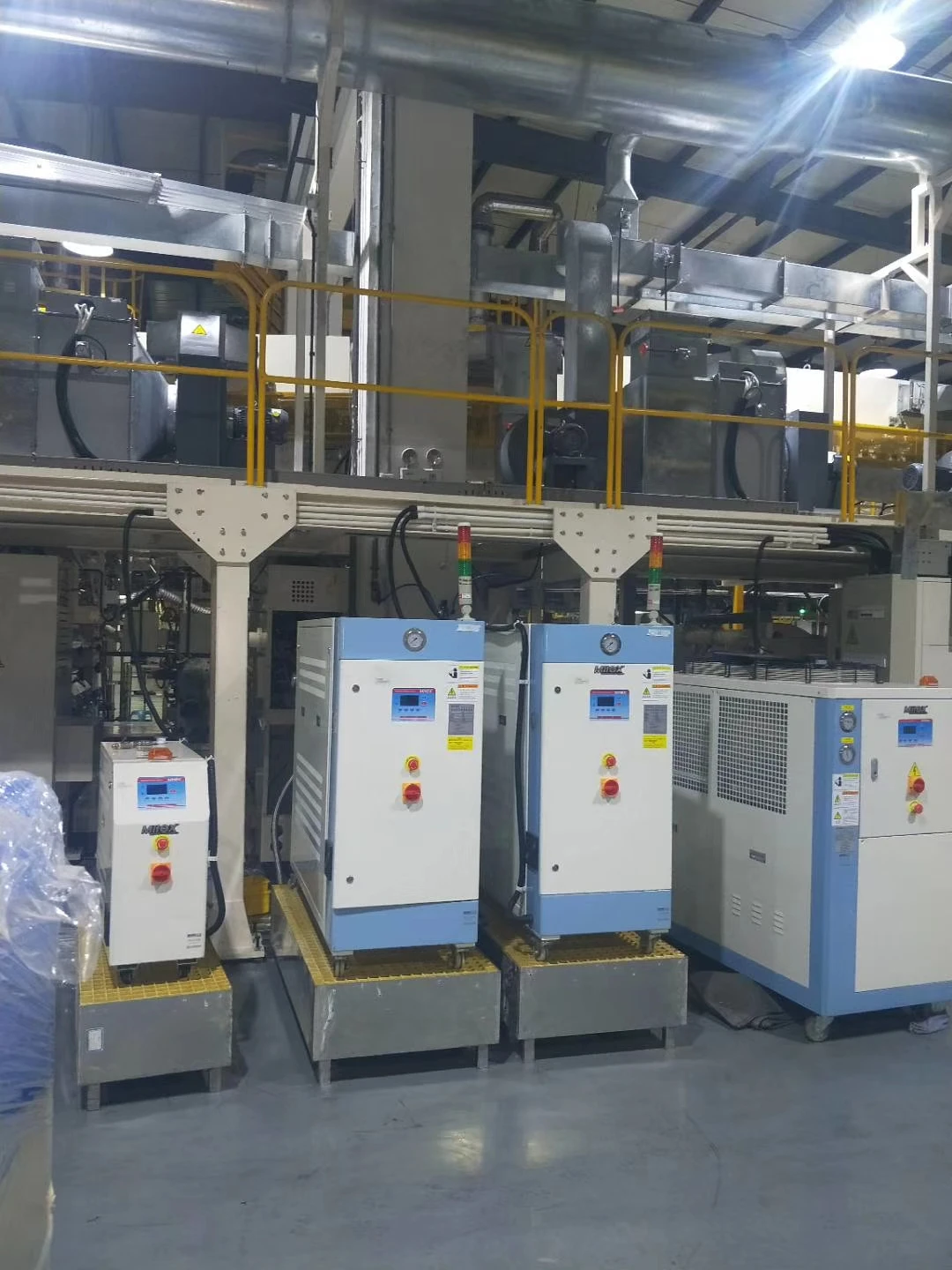 Easy to operate hot runner heating oil type mold temperature controller for injection mold