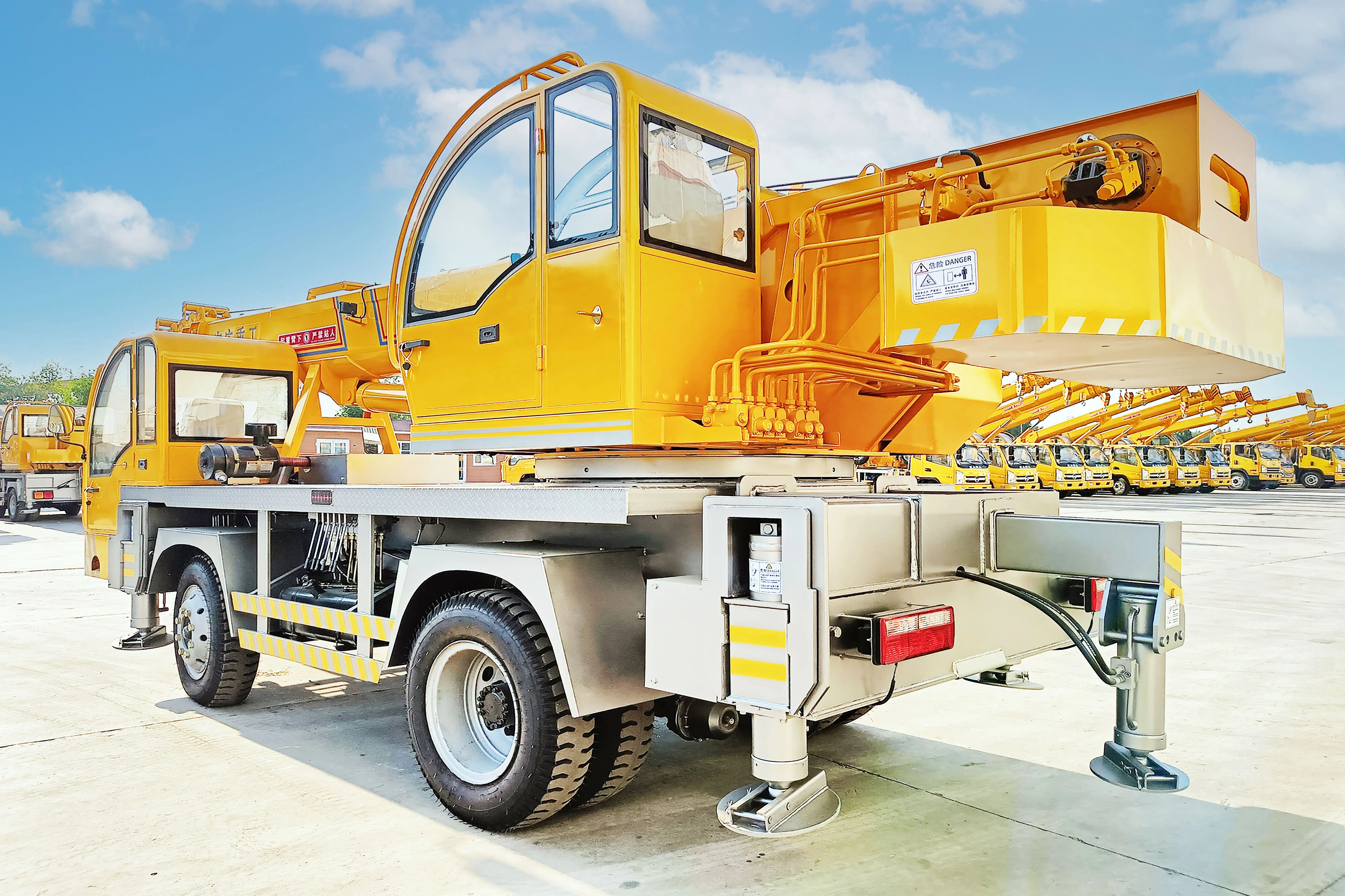 Fast delivery brand new  telescopic boom truck crane  truck mounted crane aerial working truck