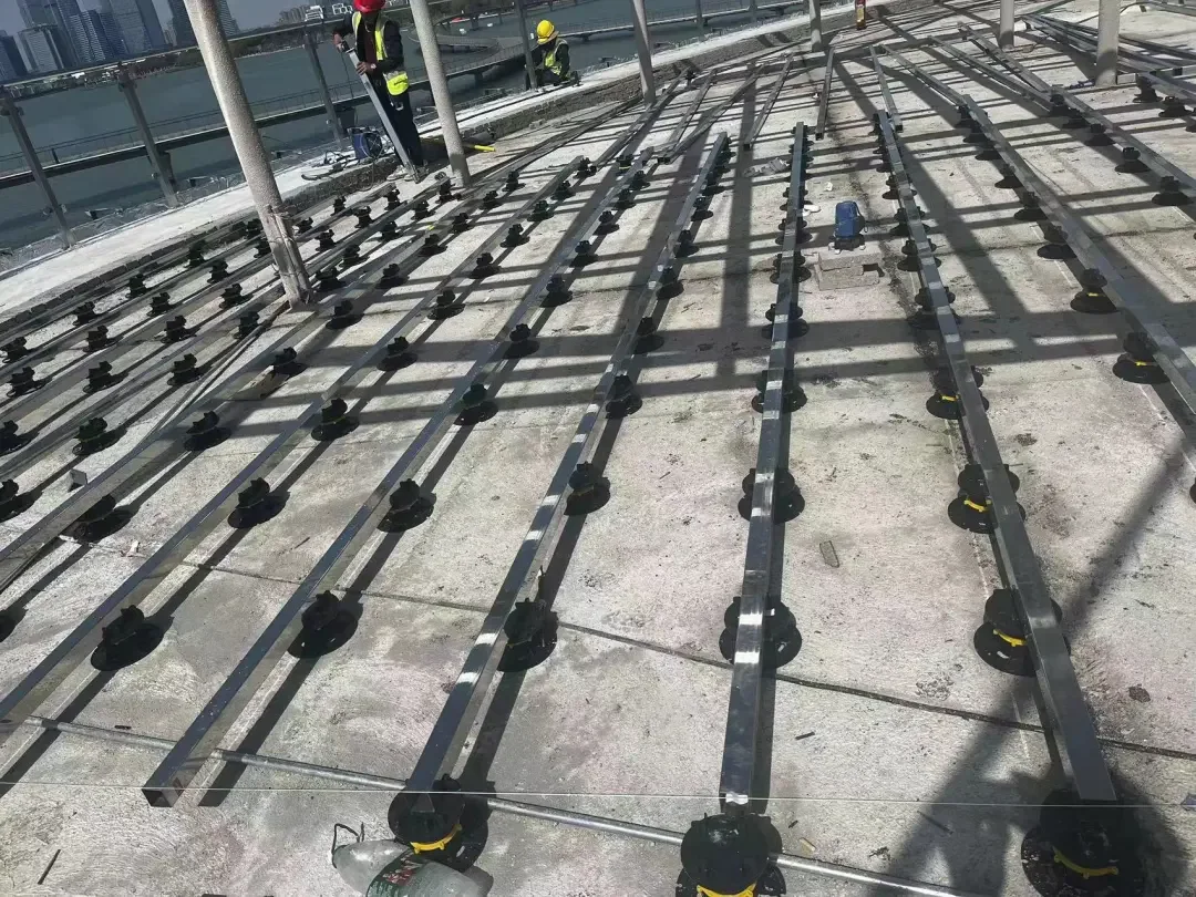 Factory Direct Sales Professional Outdoor Roof Deck Raised Floor Paving Tool Adjustable Deck Pedestals For Floor Leveling