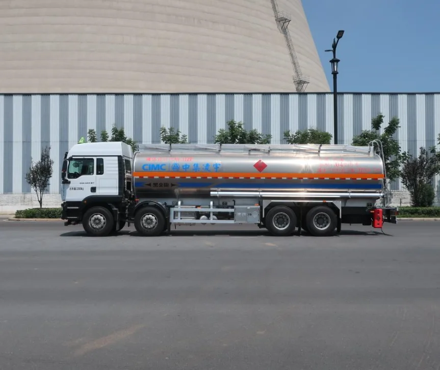 8*4 16000~20500 Liter Oil Gasoline Tanker Truck Hot Sale Transport Fuel Tank Left Drive
