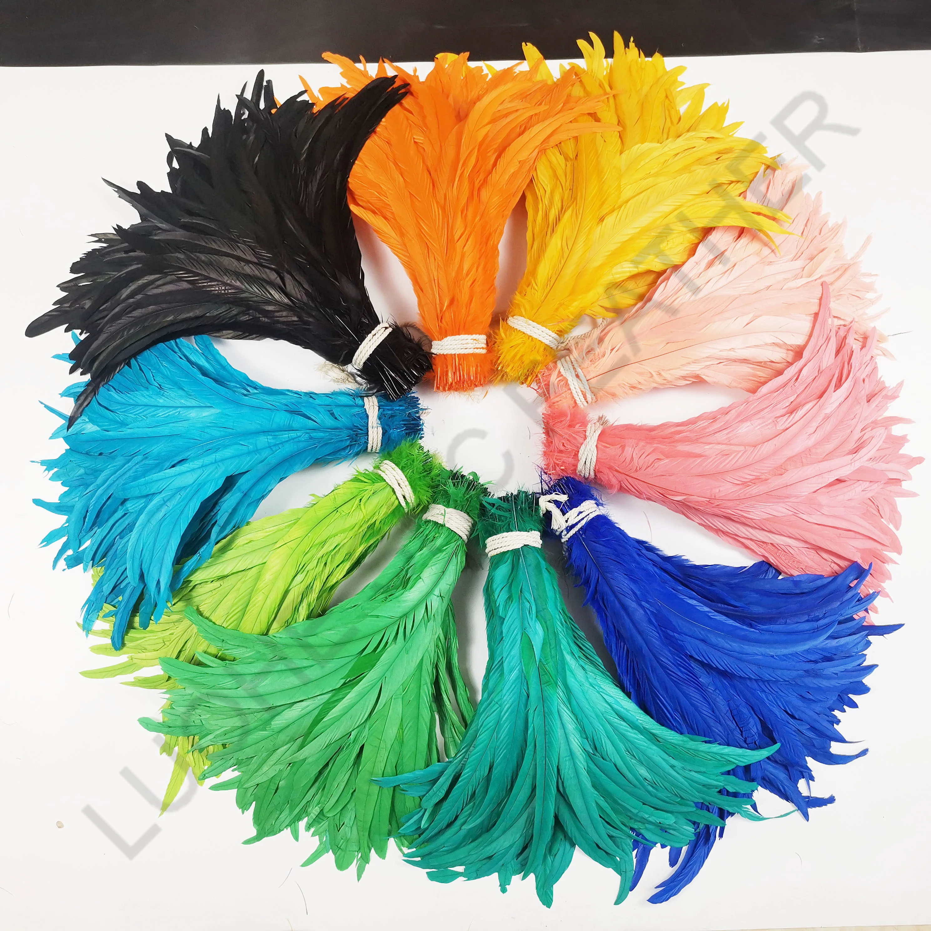 Wholesale cheap 35-40 cm Blenched dyed loose rooster feather tail feather for carnival costumes DIY decoration