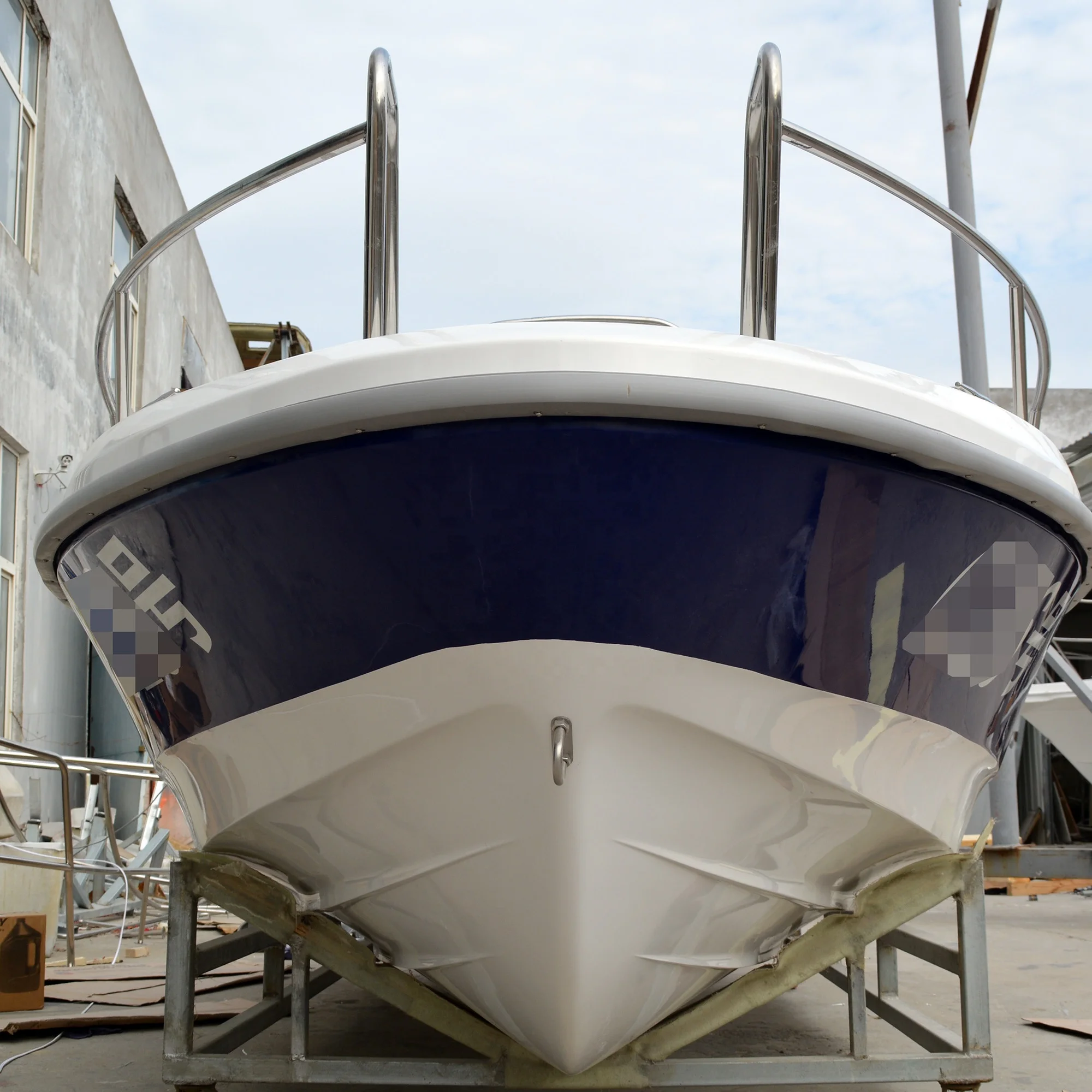 
5.8 meter central console high speed sport boat for water-skiing 