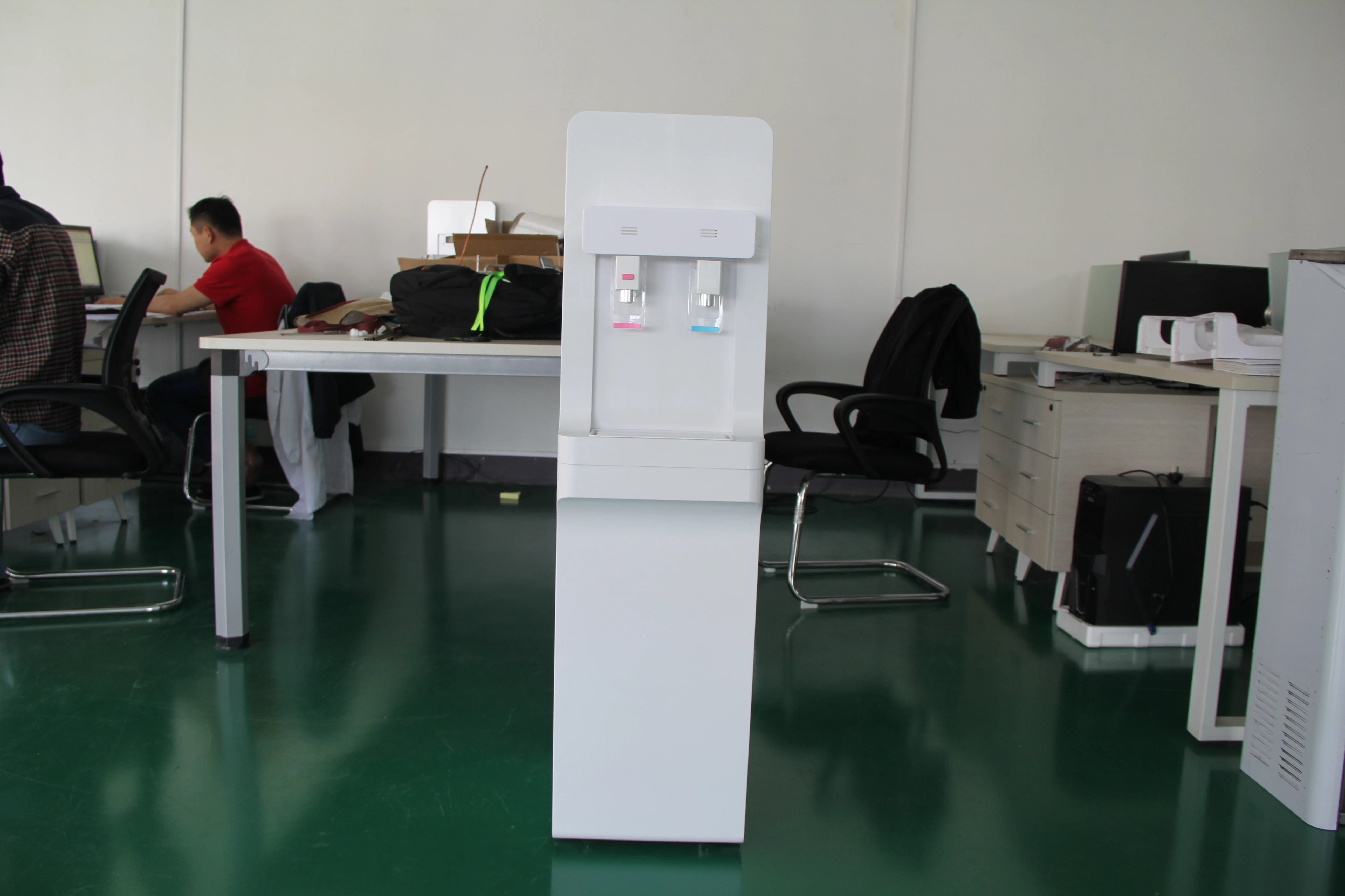 Vertical standing hot and cold Water Cooler water dispenser