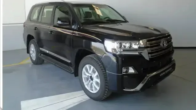 Б/у Toyota Land Cruiser 200 GX-R V8 4.5L 4WD турбодизель 100% отлично работает безаварийно гарантия 1 год.