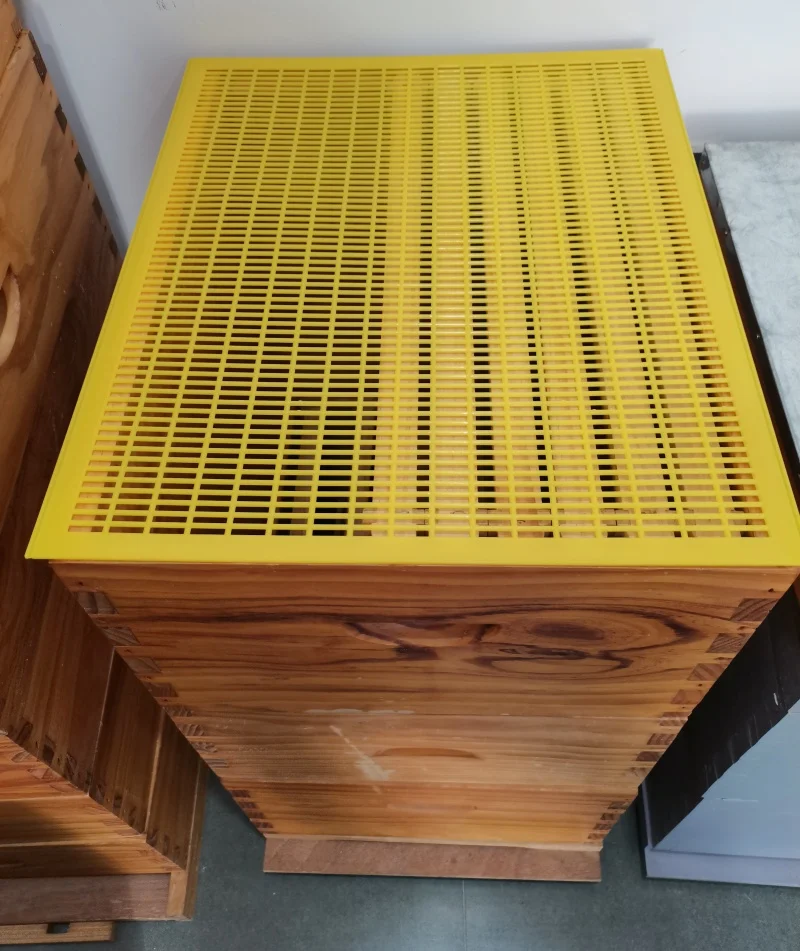 1PC Bee Queen Excluder 10 Frame Trapping Net Grid Beekeeping Equipment Gardening Beekeeper 51*42cm Queen Excluder