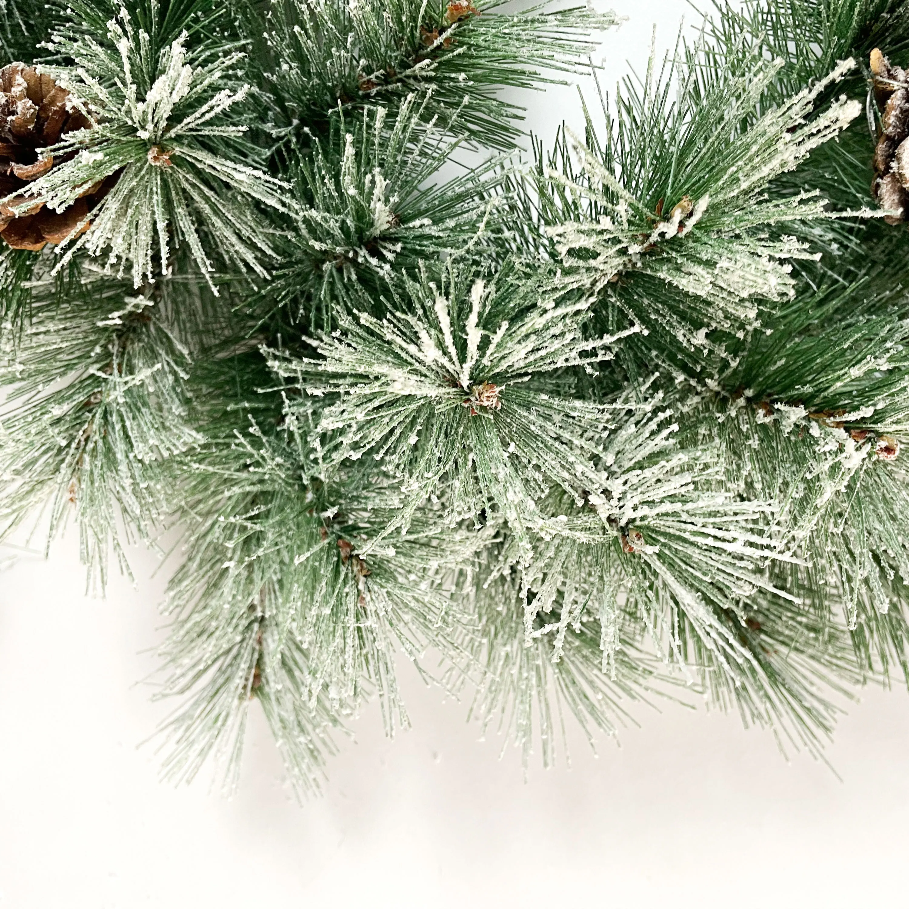 2024 Wholesale Christmas Artificial Garland Christmas Frosted Christmas Wreath with Pine Cones