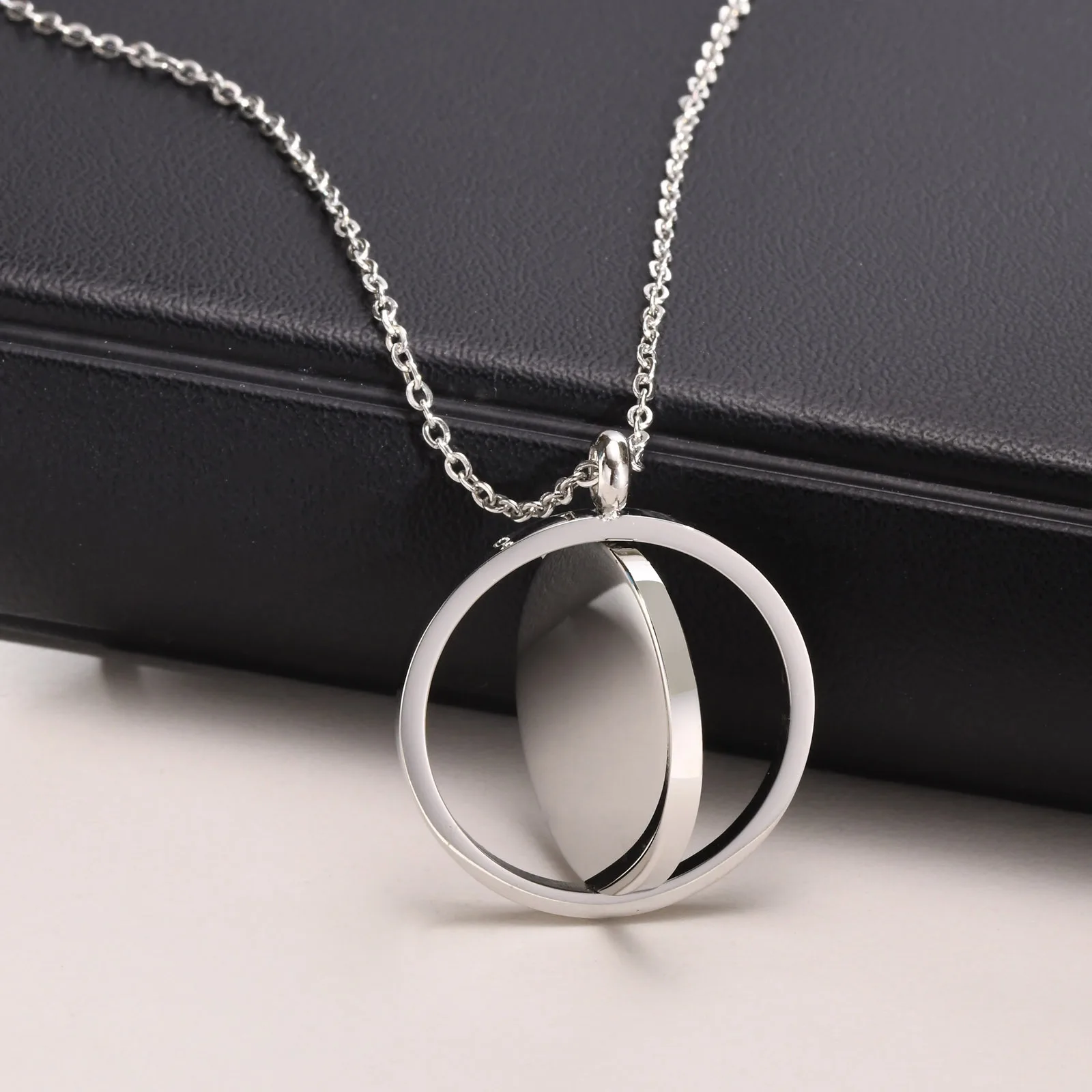 Factory Wholesale Stainless Steel Dainty Double Circle Kinetic Spinning Pendant Necklace High Polished Jewelry For Men Women