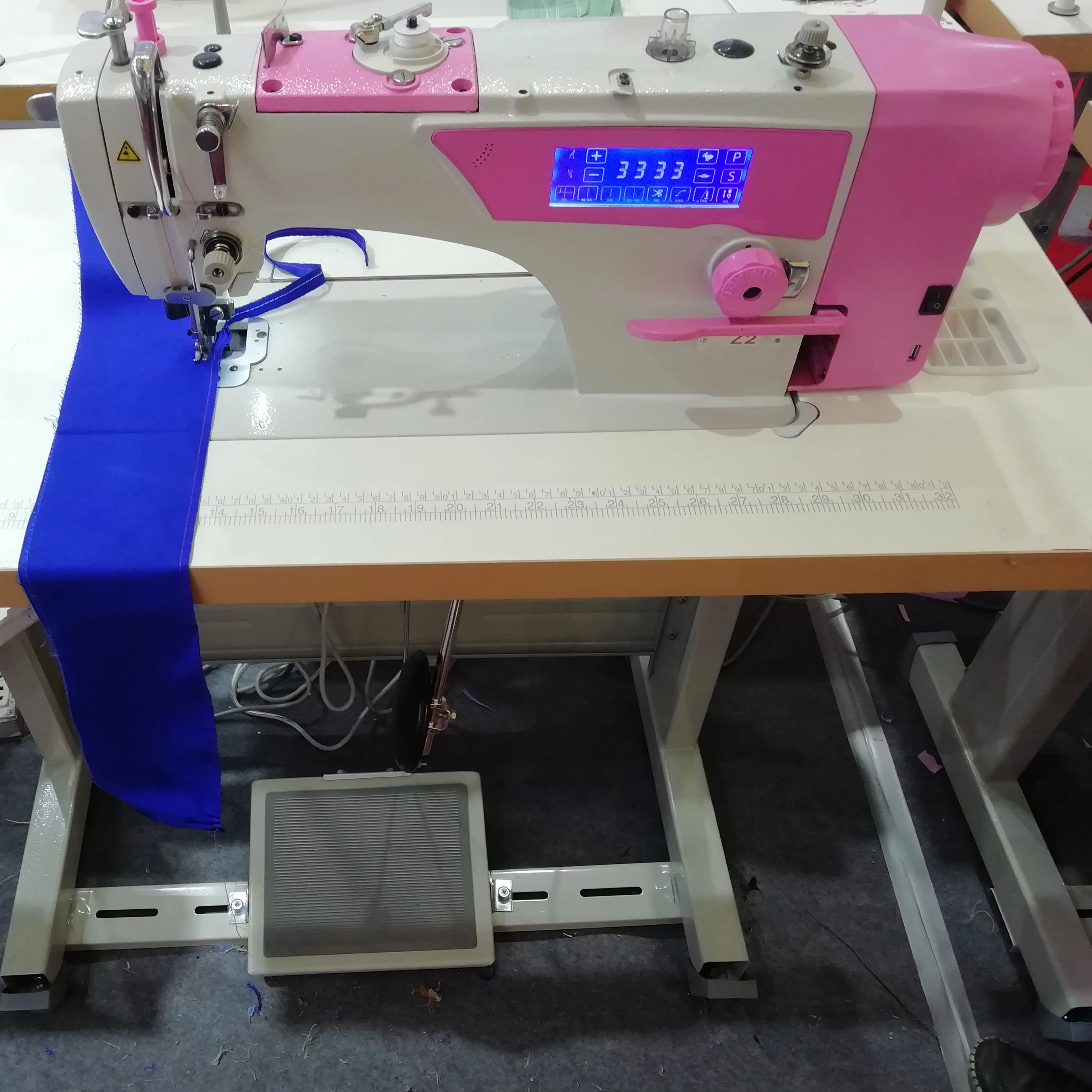 Промышленная швейная машина с большим крючком для кромки