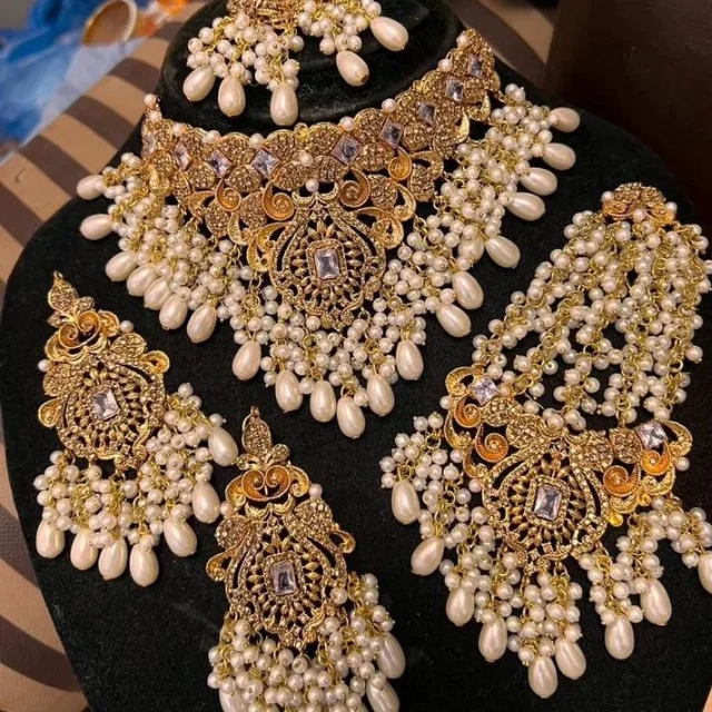 Premium Quality Hot Sale Luxury Indian Pakistani Bridal Jewelry Sets Hand Crafted Gold Plated Antique Jewelry Sets For Women