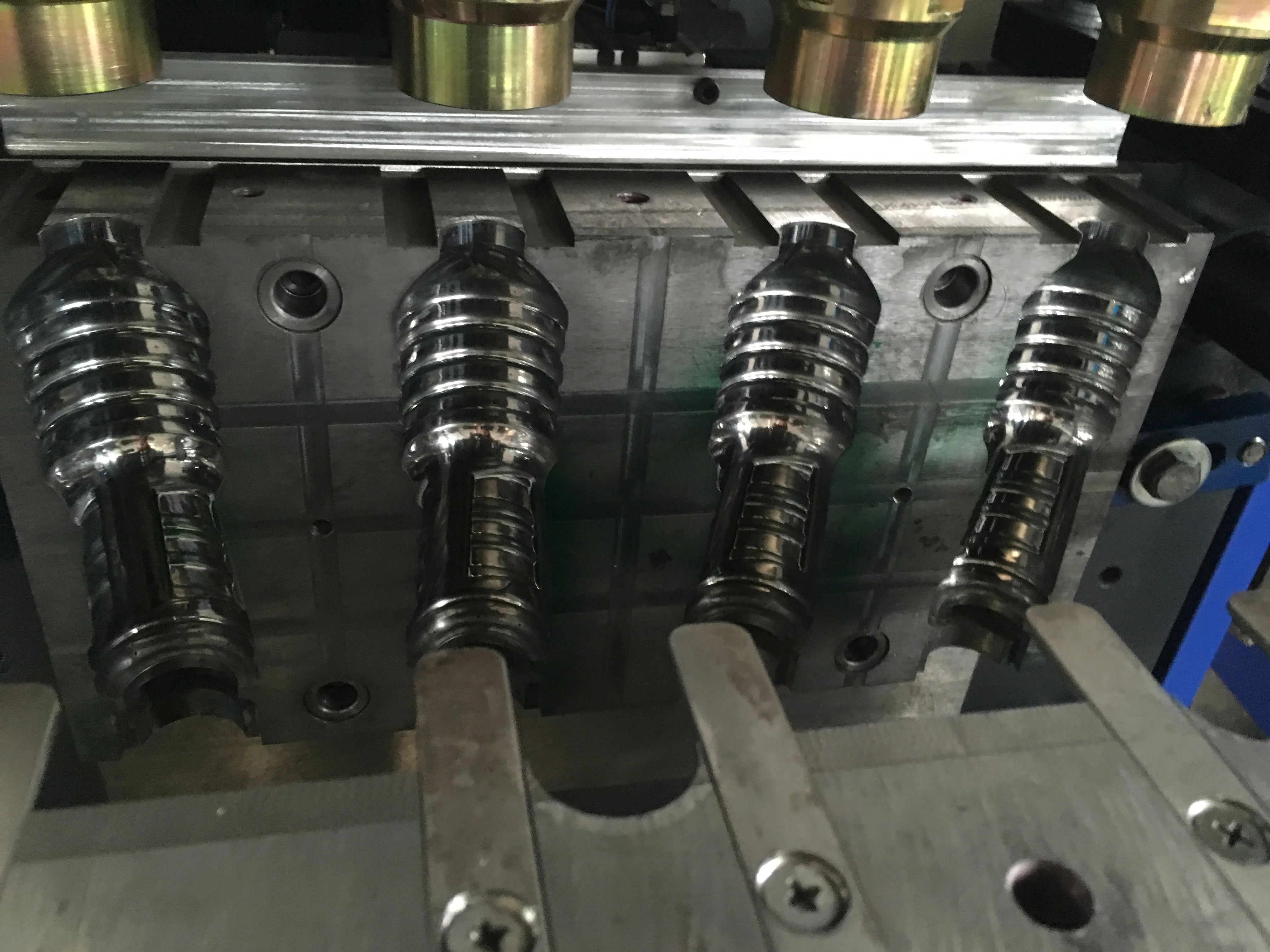 OGMS-4 semi-auto 4 cavity blowing machine with preform autoloader and bottle conveyor