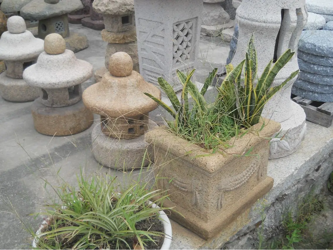 Octagon Granite Japanese Outdoor Garden Stone Lanterns Ornaments For Decorative