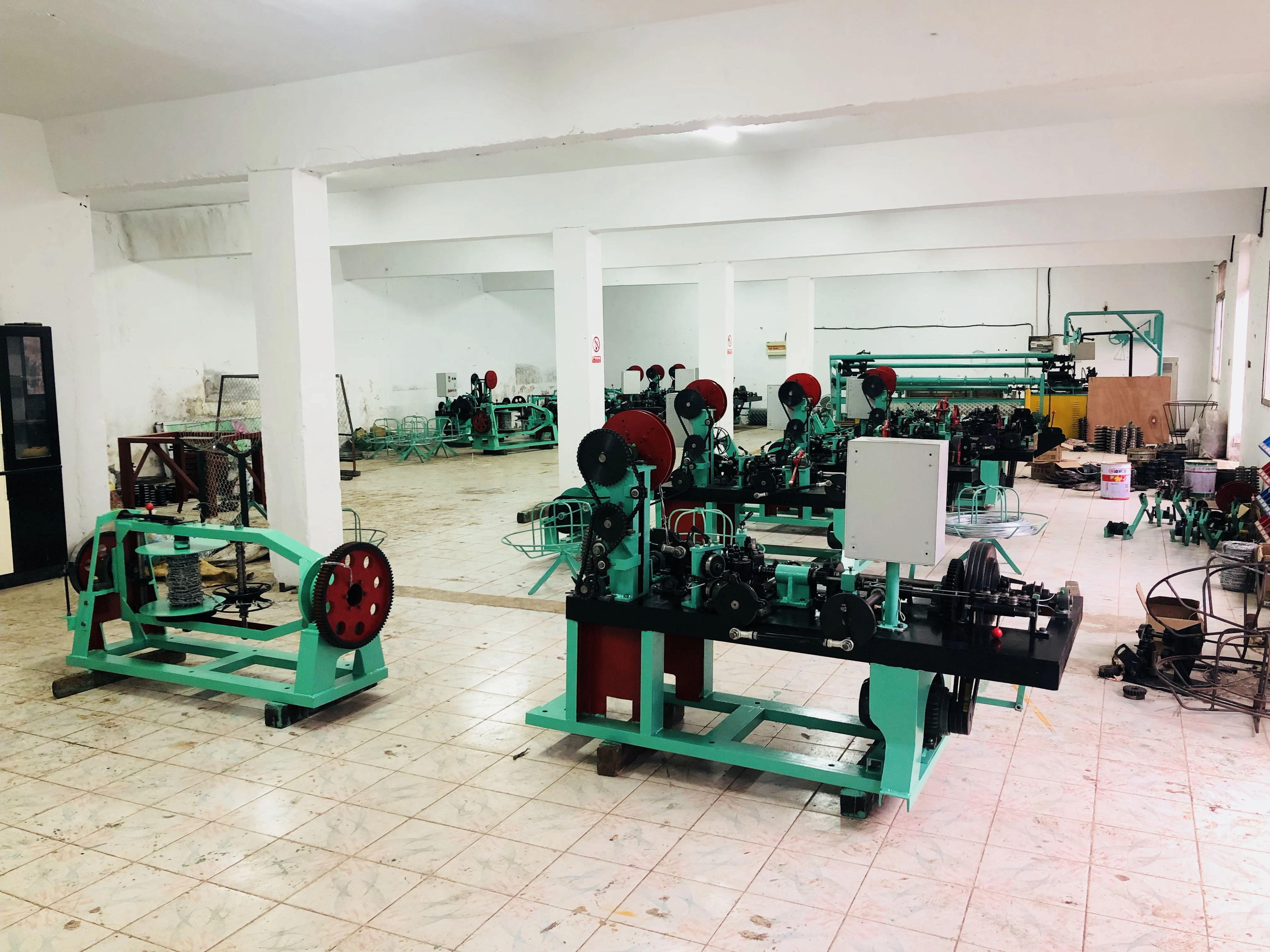 2022 year Best price double wire positive negative twist barbed wire making machine manufacturer