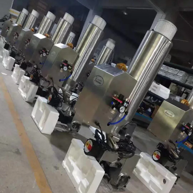 Volumetric Doser Injection Molding Machine and Plastic Injection Mould Making Machine