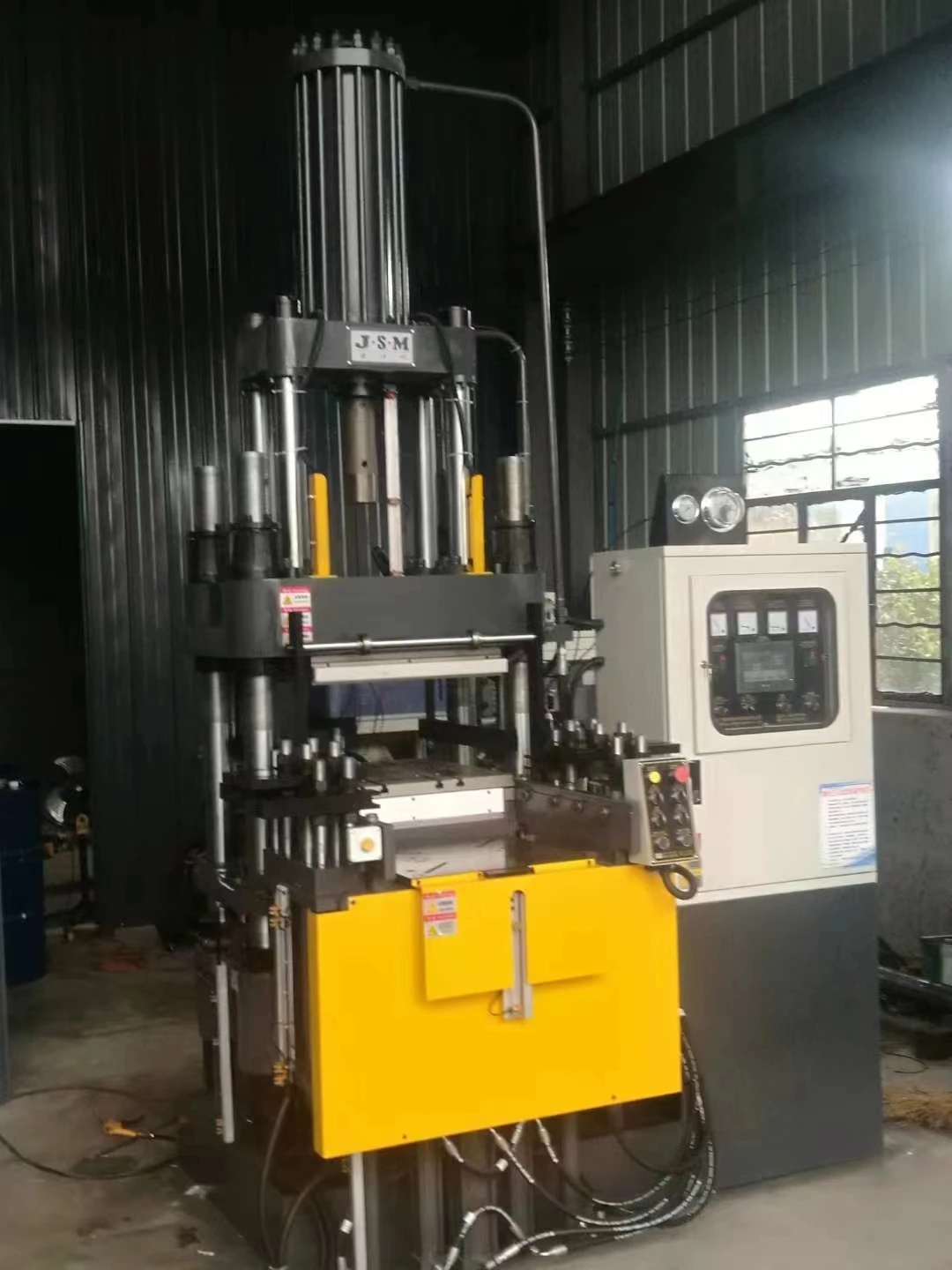 Brake Pads Making Machine Rubber Vulcanization Machine / Hydraulic Hot Press Vulcanizing Machine apply For Making Brake Pads
