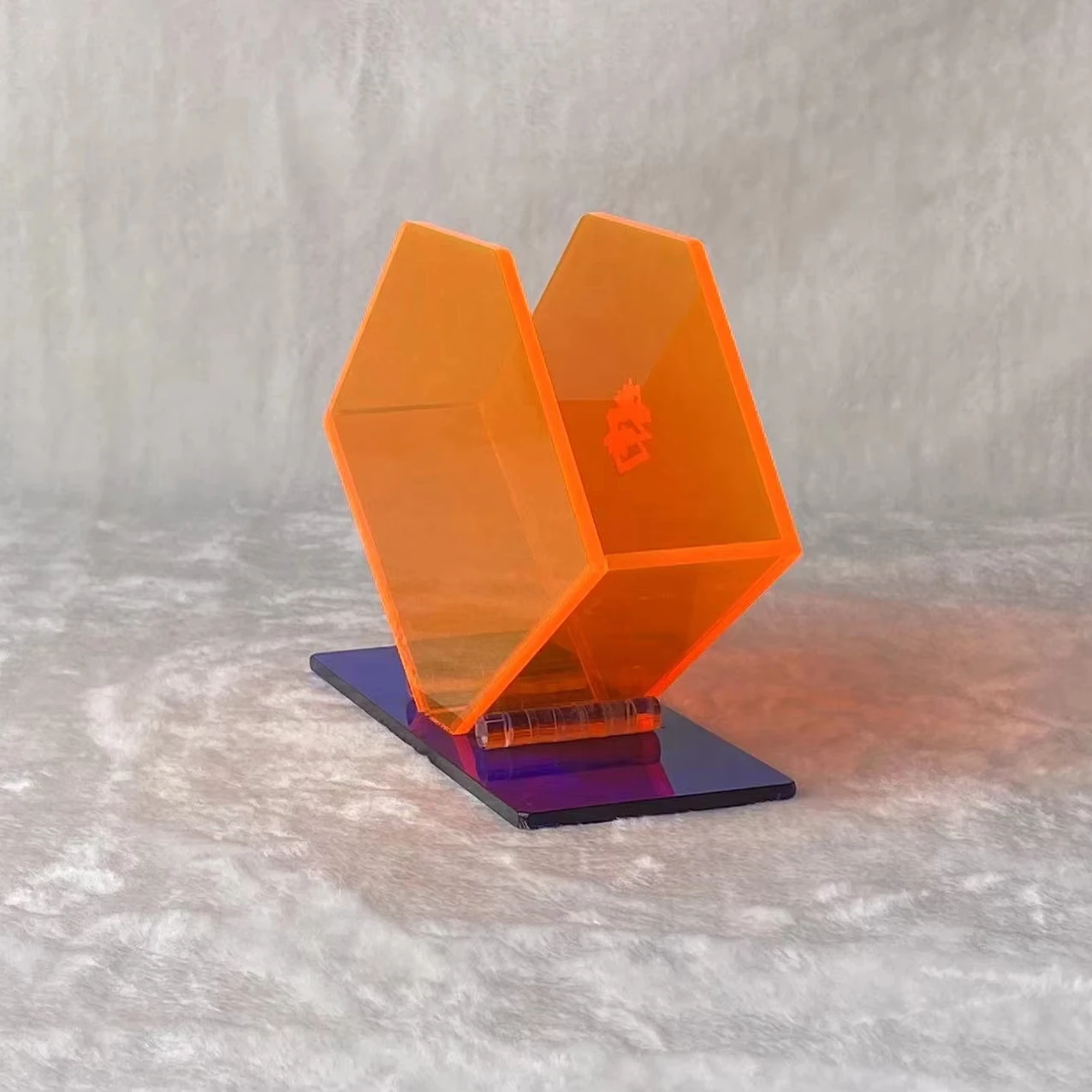 Hot selling European style acrylic and tissue box creative minimalist design color display stand for hotel KTV room