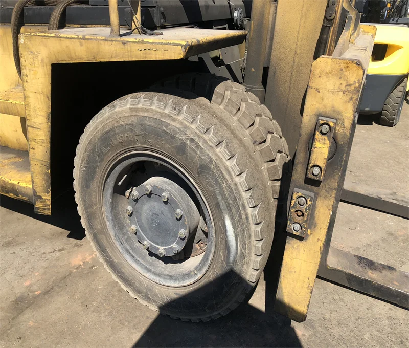 New stock used Japanese forklift Komatsu FD100 Original components low working hours