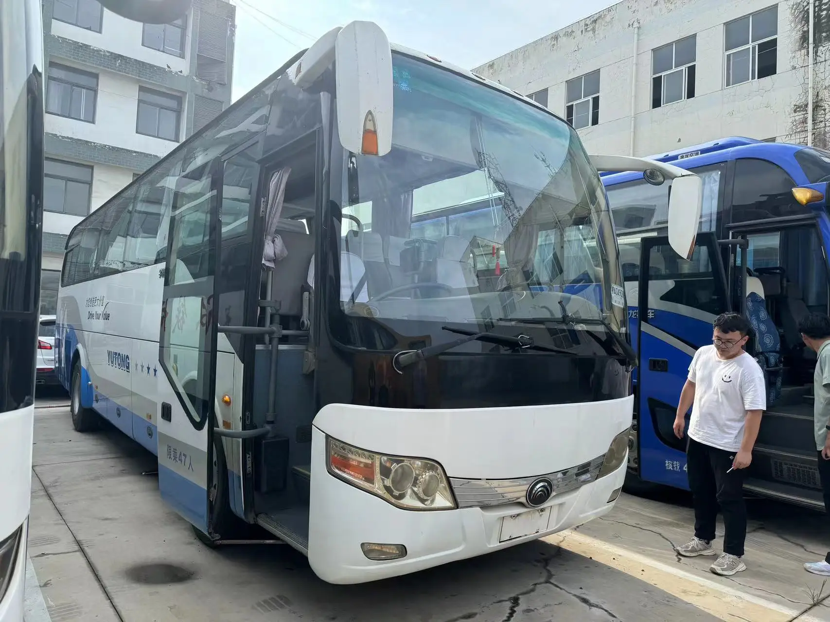 Дизельный двигатель ZK6107 47 мест YC 245 л.с. ручной высокоскоростной автобус 100 км/ч