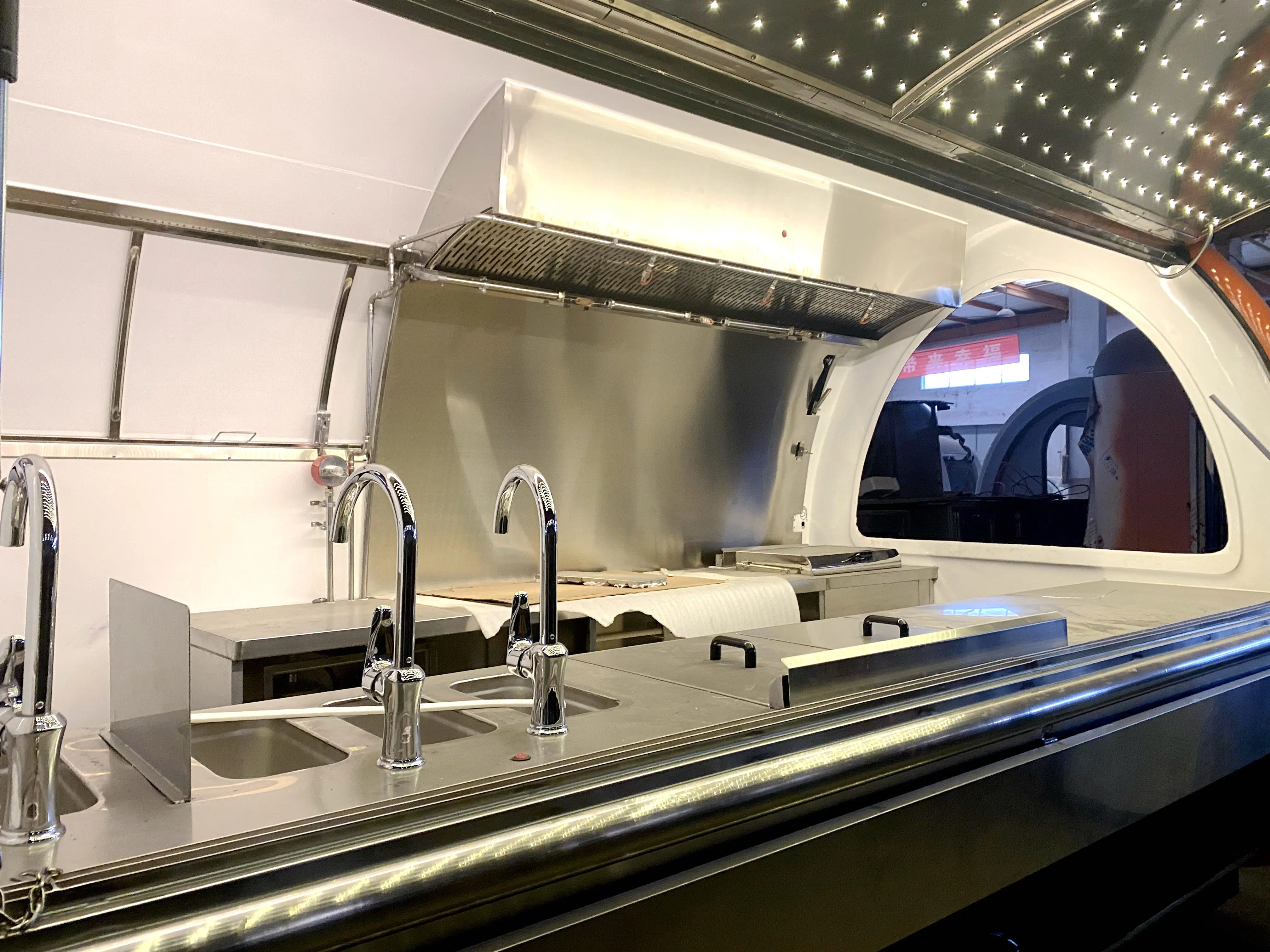 Open New Movable Nut Food Truckortable Samosa Fosnack Baror Sale Food Trailer Customized Mobile Restaurant Restaurant Equipment