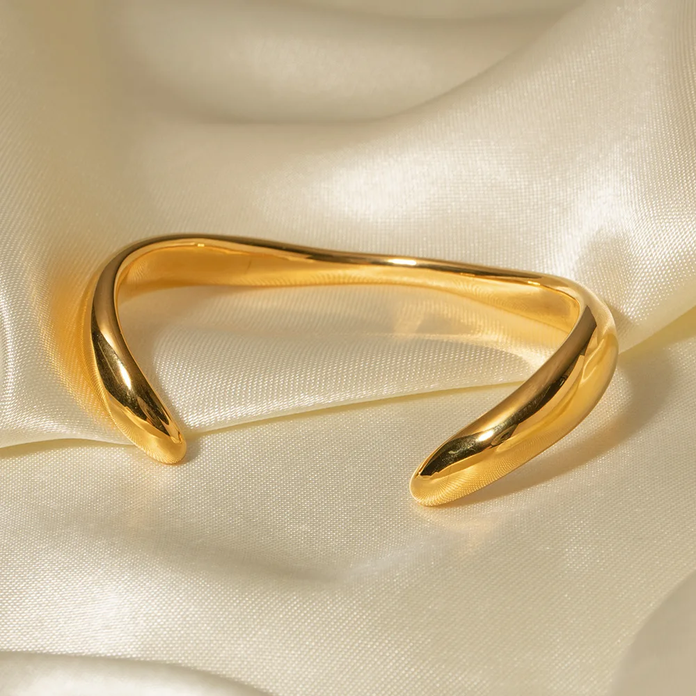 New Arrival 18K Gold Plated Stainless Steel Hip Hop Girl Fashion Irregular Bracelets Bangles for Women