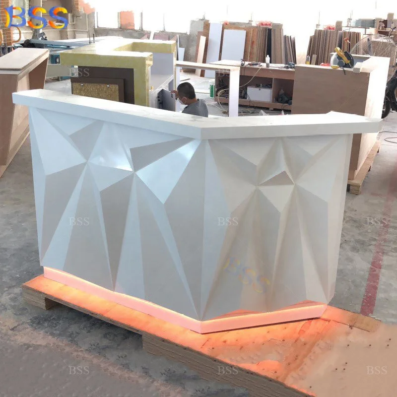 Белая корийская барная стойка, Заводская оптовая продажа, изготовленная на заказ, алмазная L-образная светодиодная небольшая гостиничная стойка для бара в лаундже, Клубная барная стойка