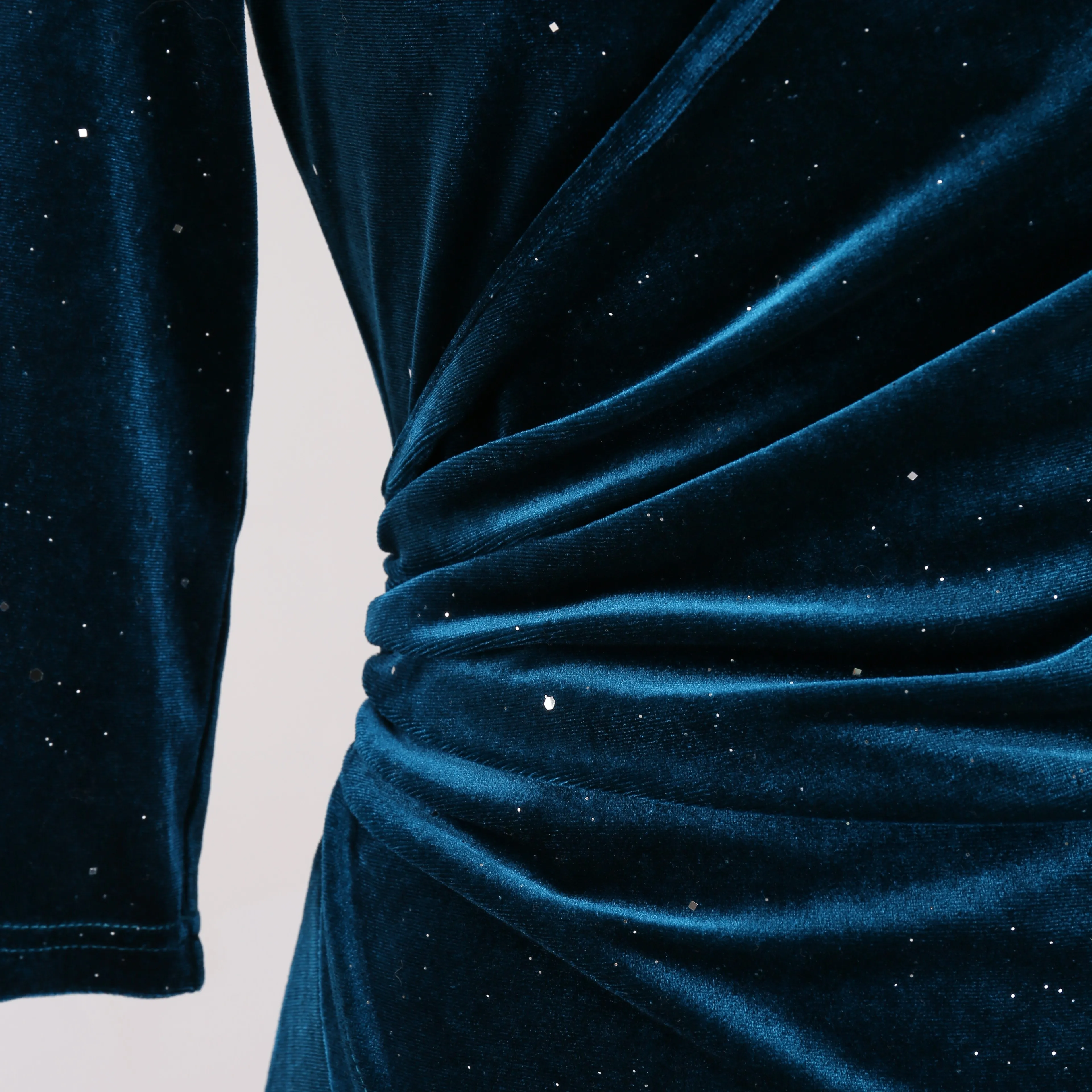 Elegant Long Sleeves Bodycon Ruched Cocktail Party Midi Dress Nightclub Party Gown Womens Wrap V Neck Split Velvet Prom Dress