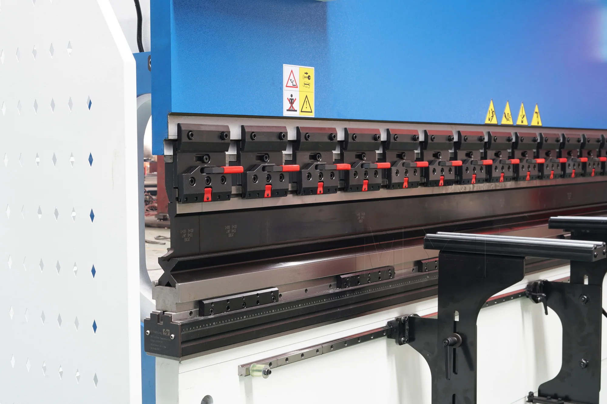 MYT  Automatic Easy To Operate Sheet Metal Bending Machine 175 T3200 Press Brake Steel Plate CNC Press Brake for Metal Sheet