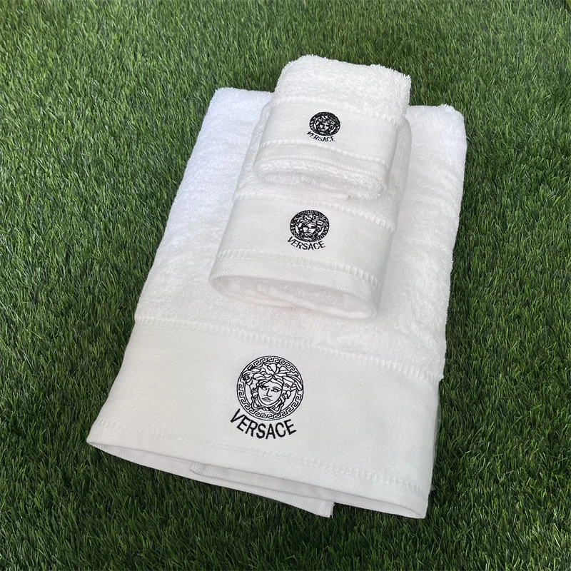 Низкий минимальный объем продаж, высокое поглощение, индивидуальный логотип, белый набор из 3 хлопчатобумажных полотенец для ванной