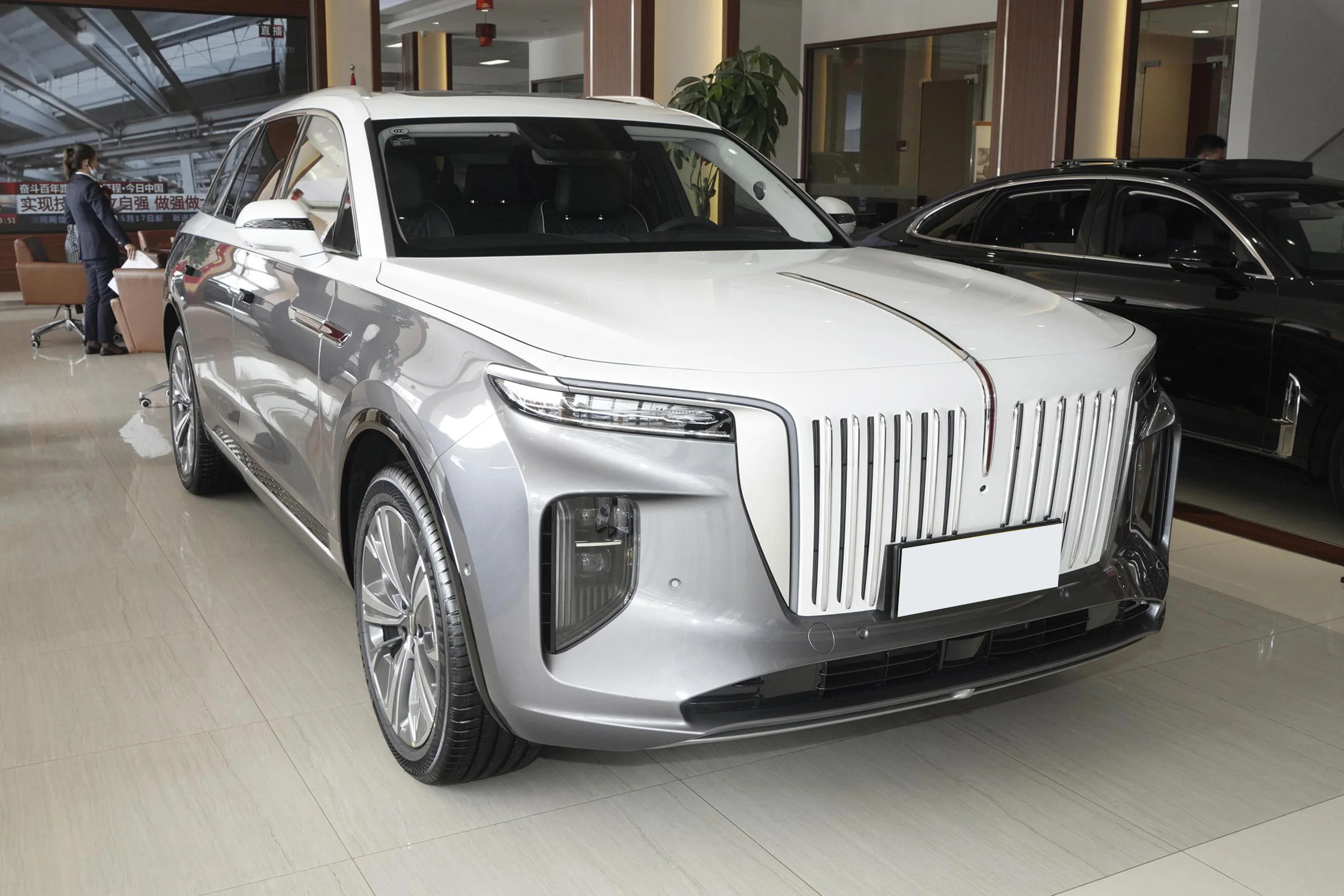 Buy Small Electric Cars Hongqi E-Hs9 5-Door 7-Seat SUV Long Range 690KM Electric Cars For Adult