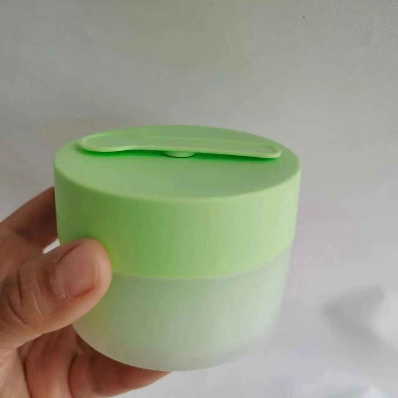 Wide mouth frosted Cosmetic Container Jars with Magnetic spoon for Scrub