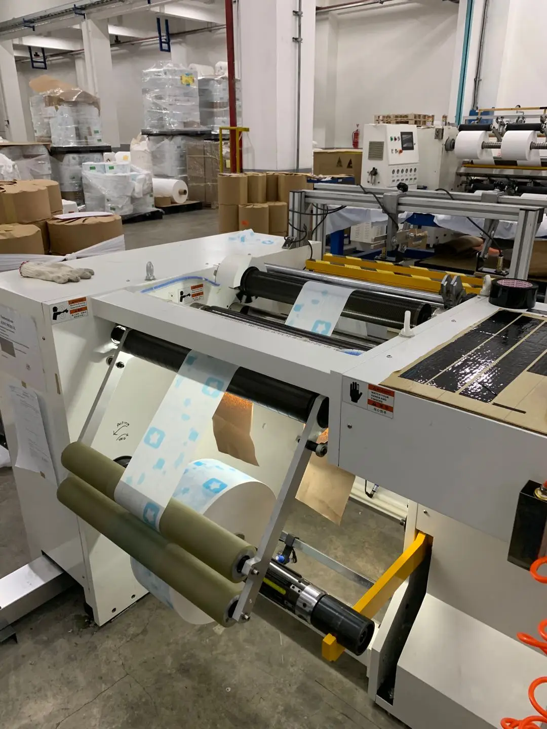 
Rewinding machine for madical using baby diaper PE breathable lamination printing film slitting machine 