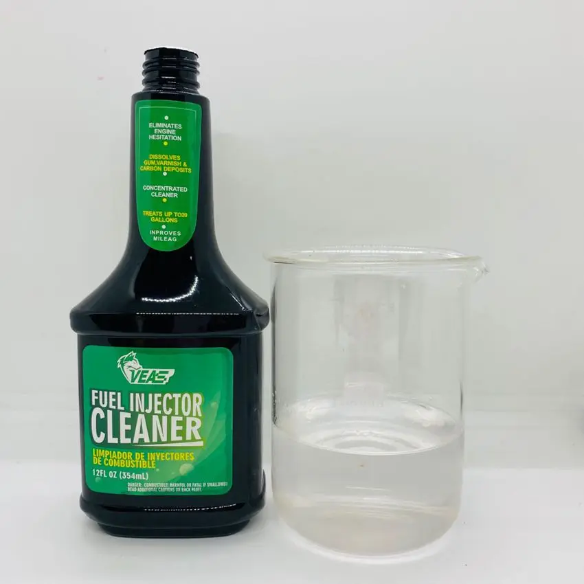 
petrol injector cleaner adding into fuel system/ best quality fuel additive fuel injector cleaner additive treatment 