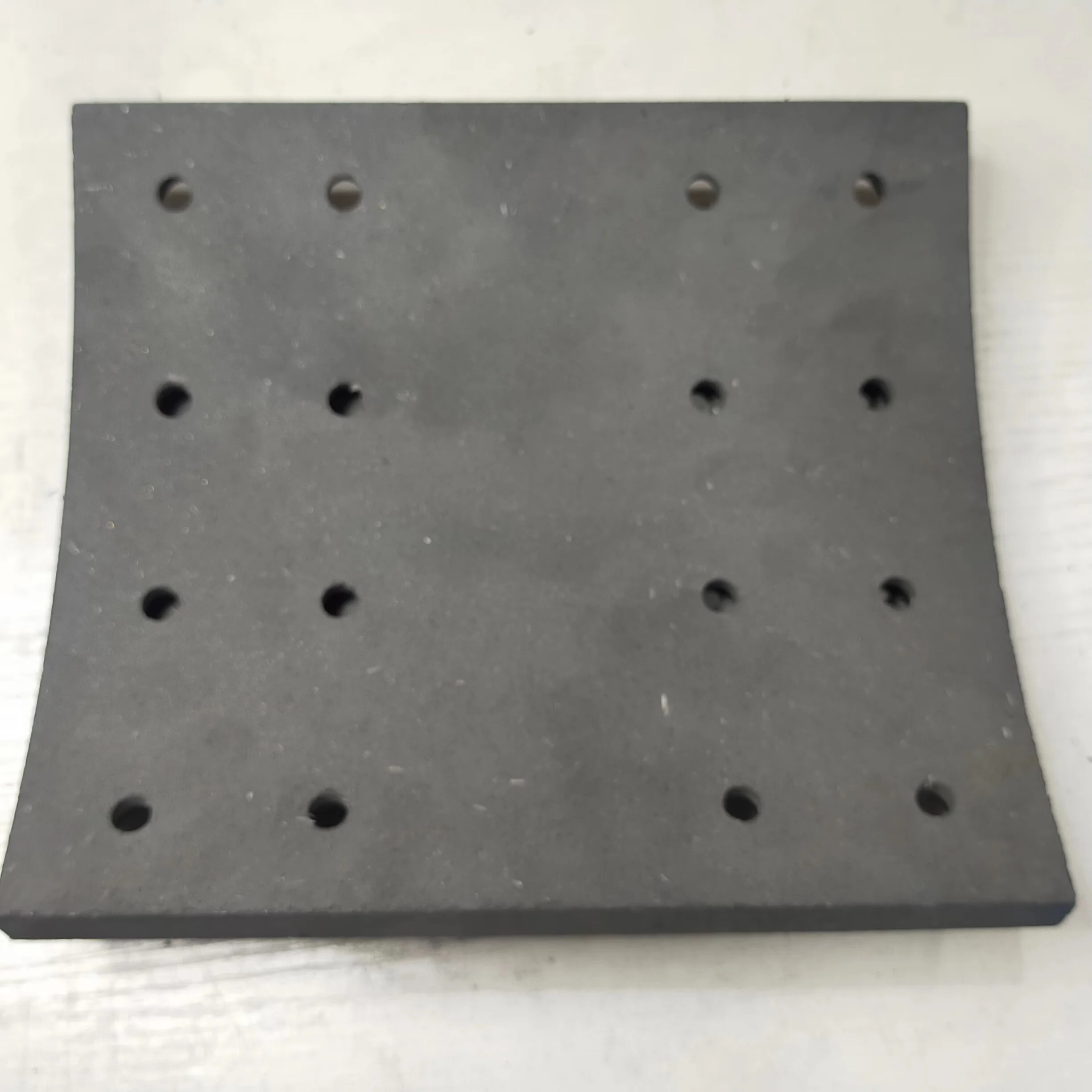 Truck Brake System Parts Rear Axle Ceramic Low Metal Asbestos Free Brake Linings 19890 19891 for DAF