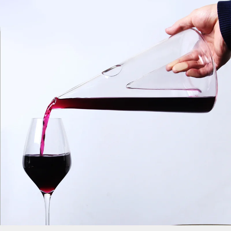 Пирамидальный стеклянный графин для виски и ликера